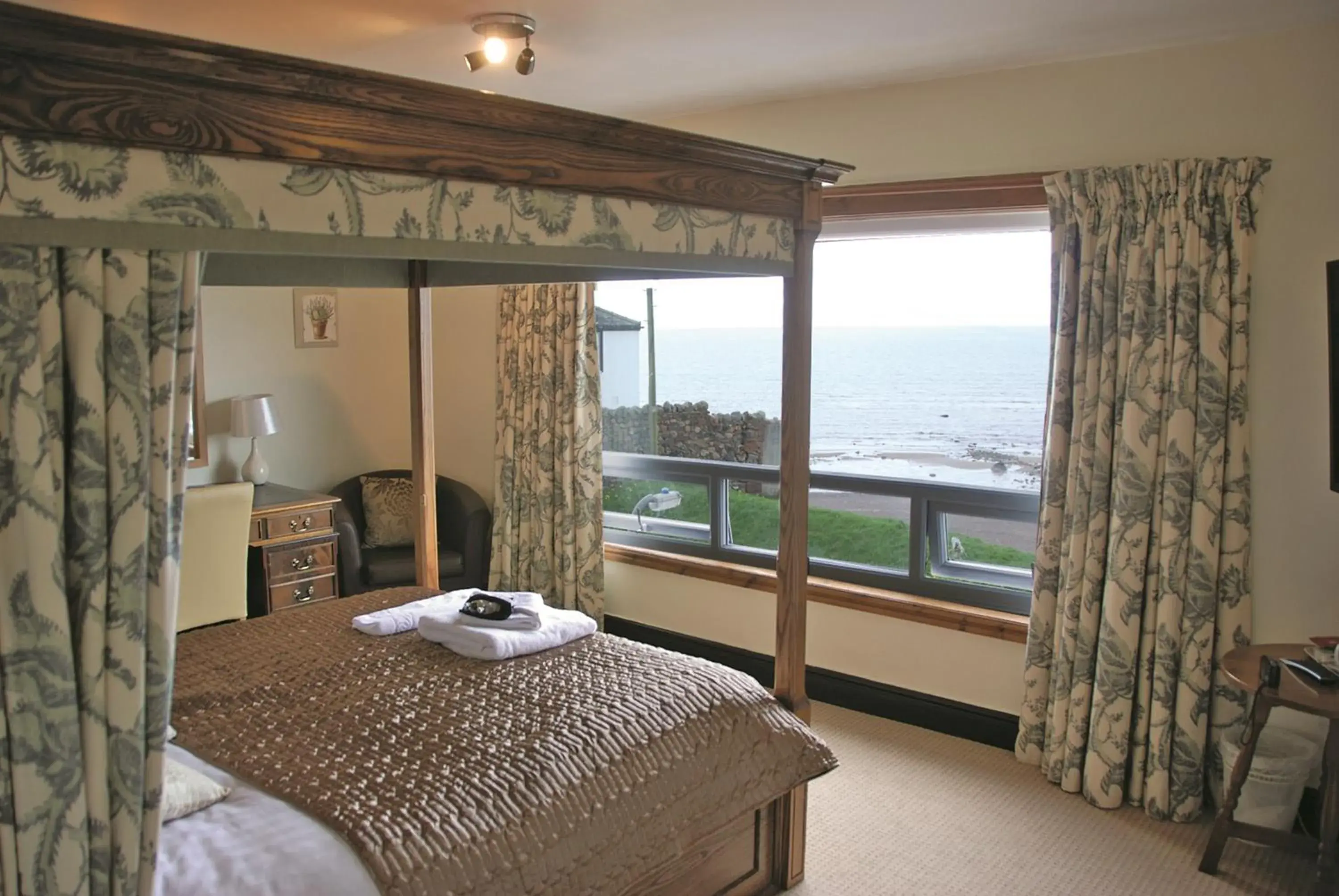 Double Room with Four Poster Bed - single occupancy in Bailey Ground Hotel