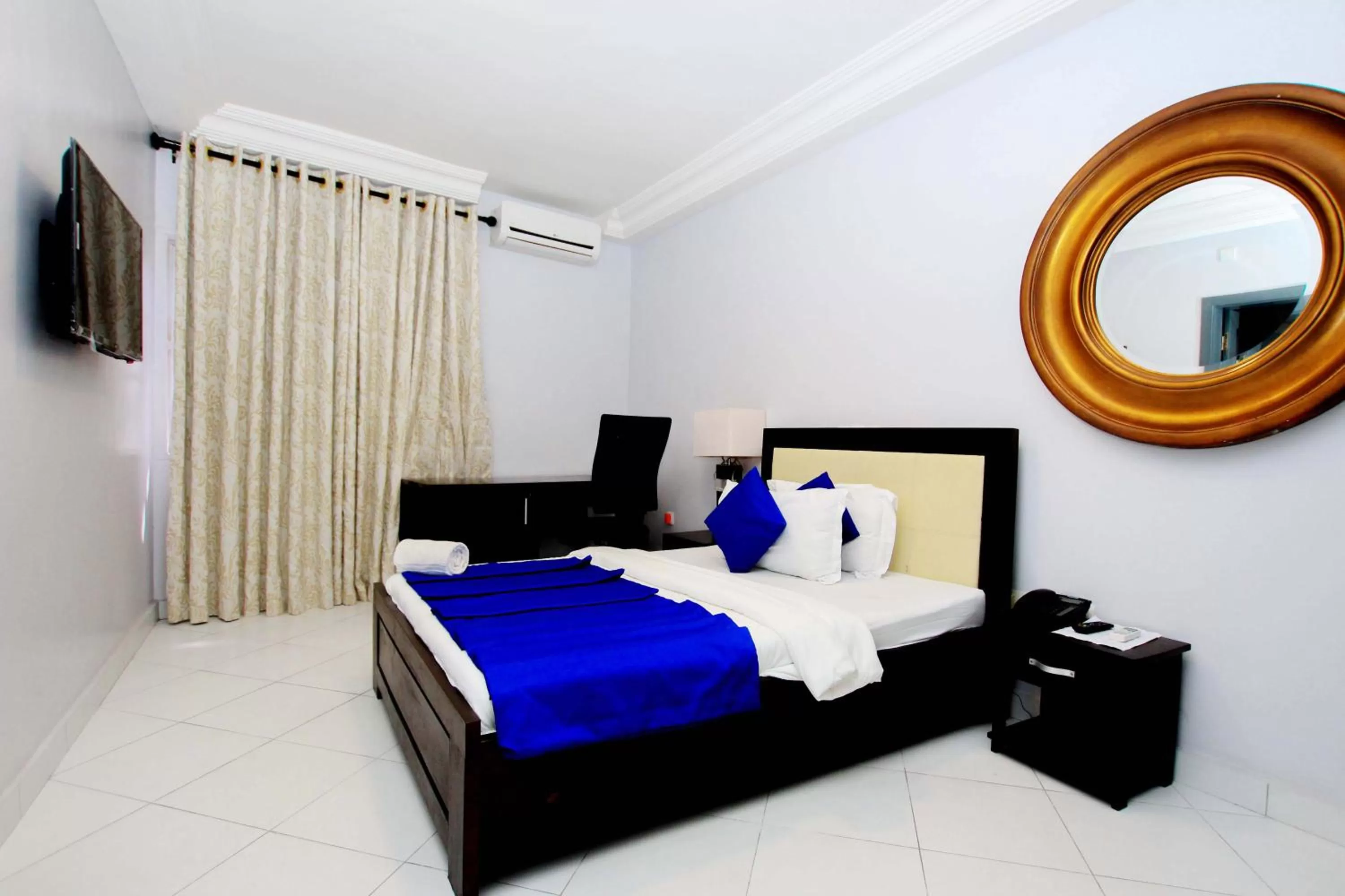 Bedroom, Bed in Hotel Galilée