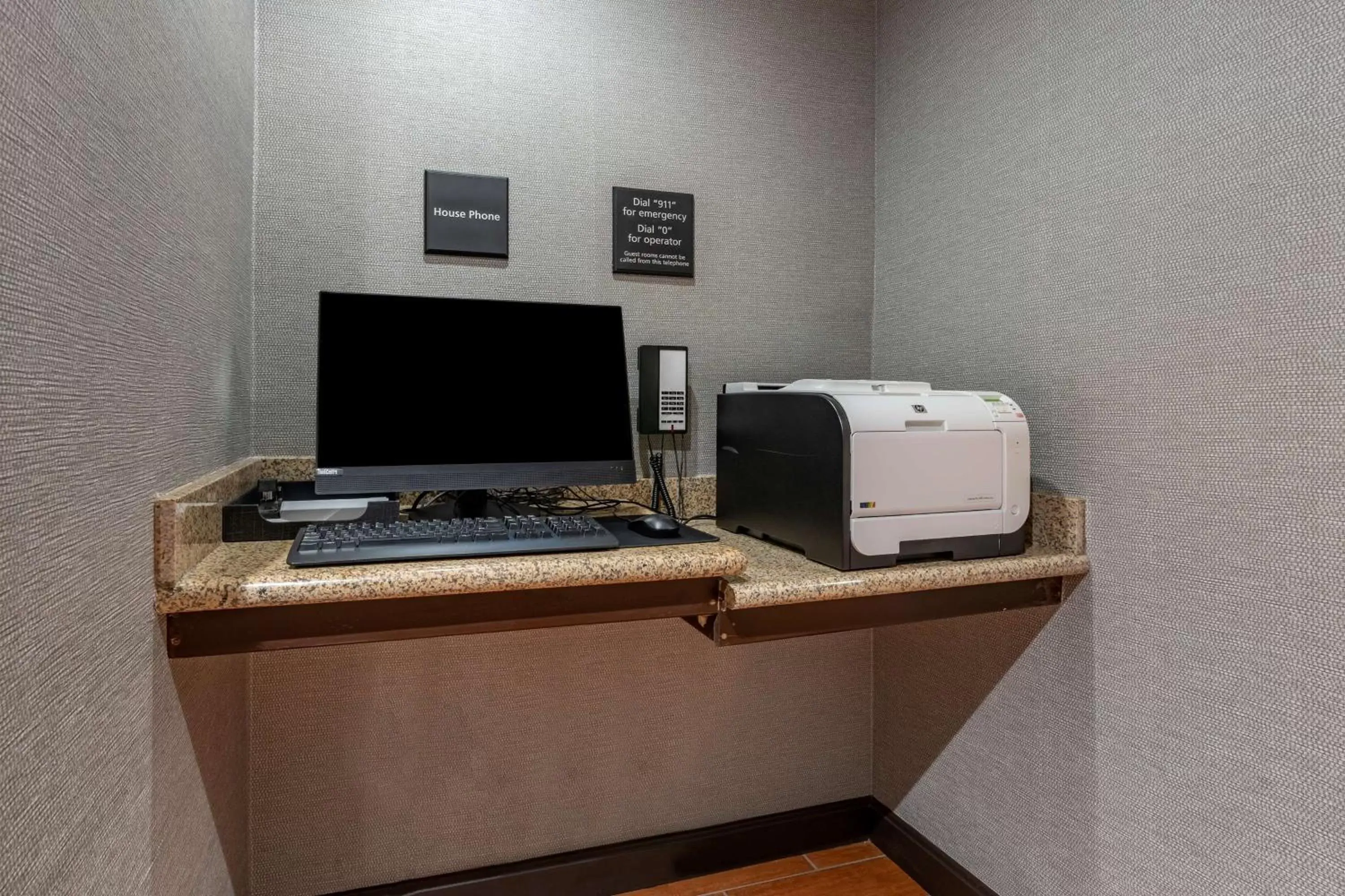 Business facilities, TV/Entertainment Center in Hampton Inn & Suites Louisville East