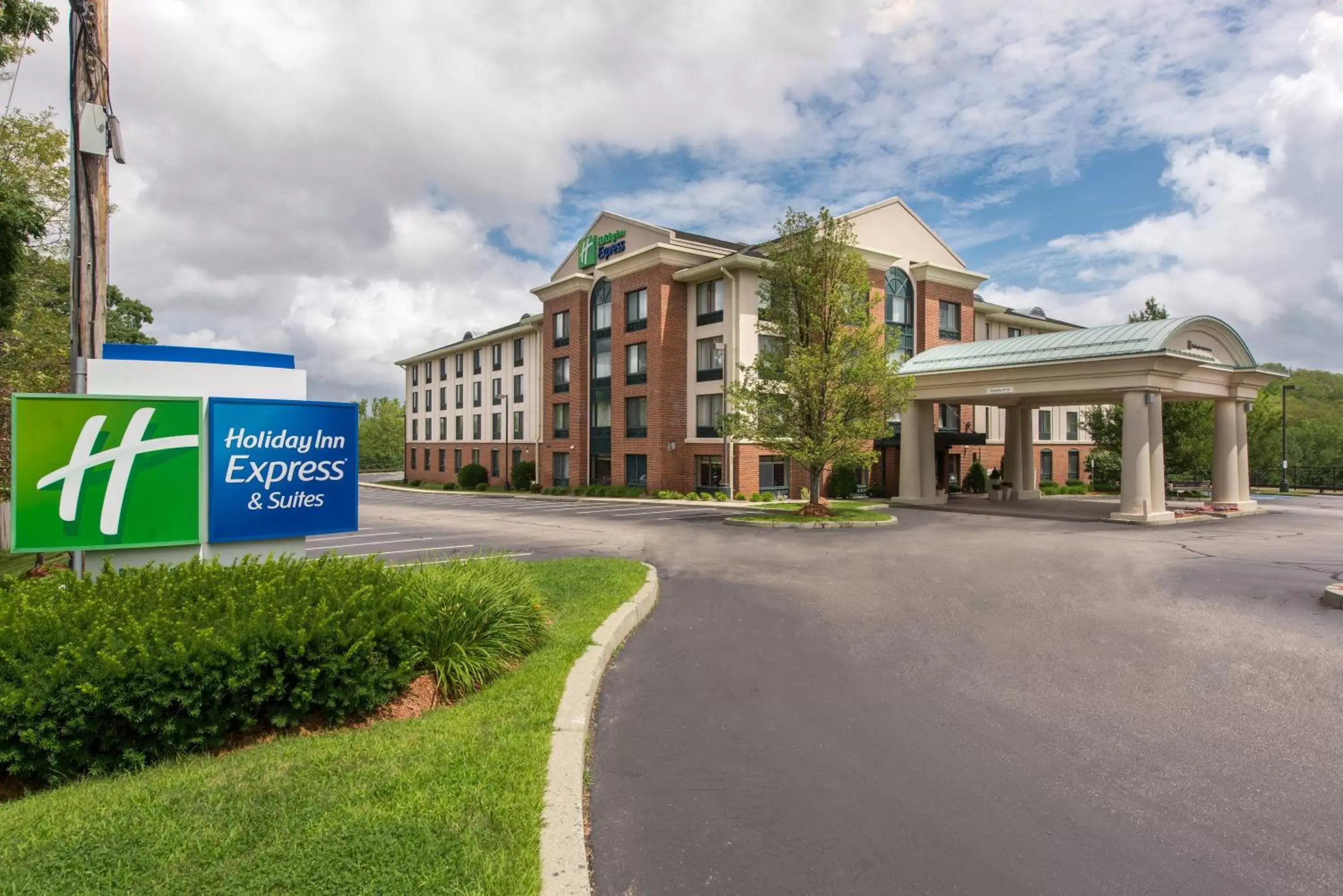 Property Building in Holiday Inn Express Hotel & Suites Auburn, an IHG Hotel