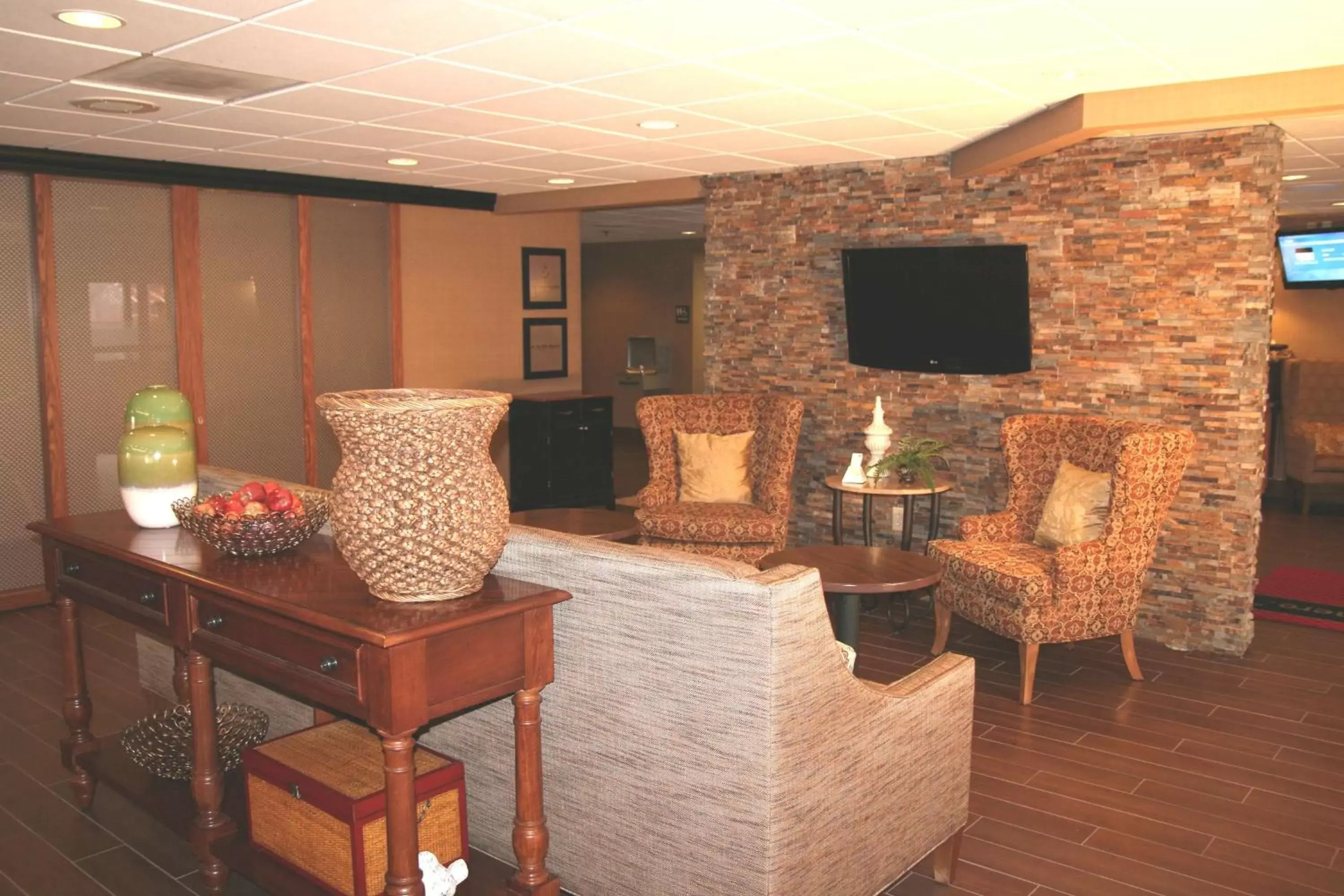 Lobby or reception, Seating Area in Hampton Inn Toledo-South/Maumee