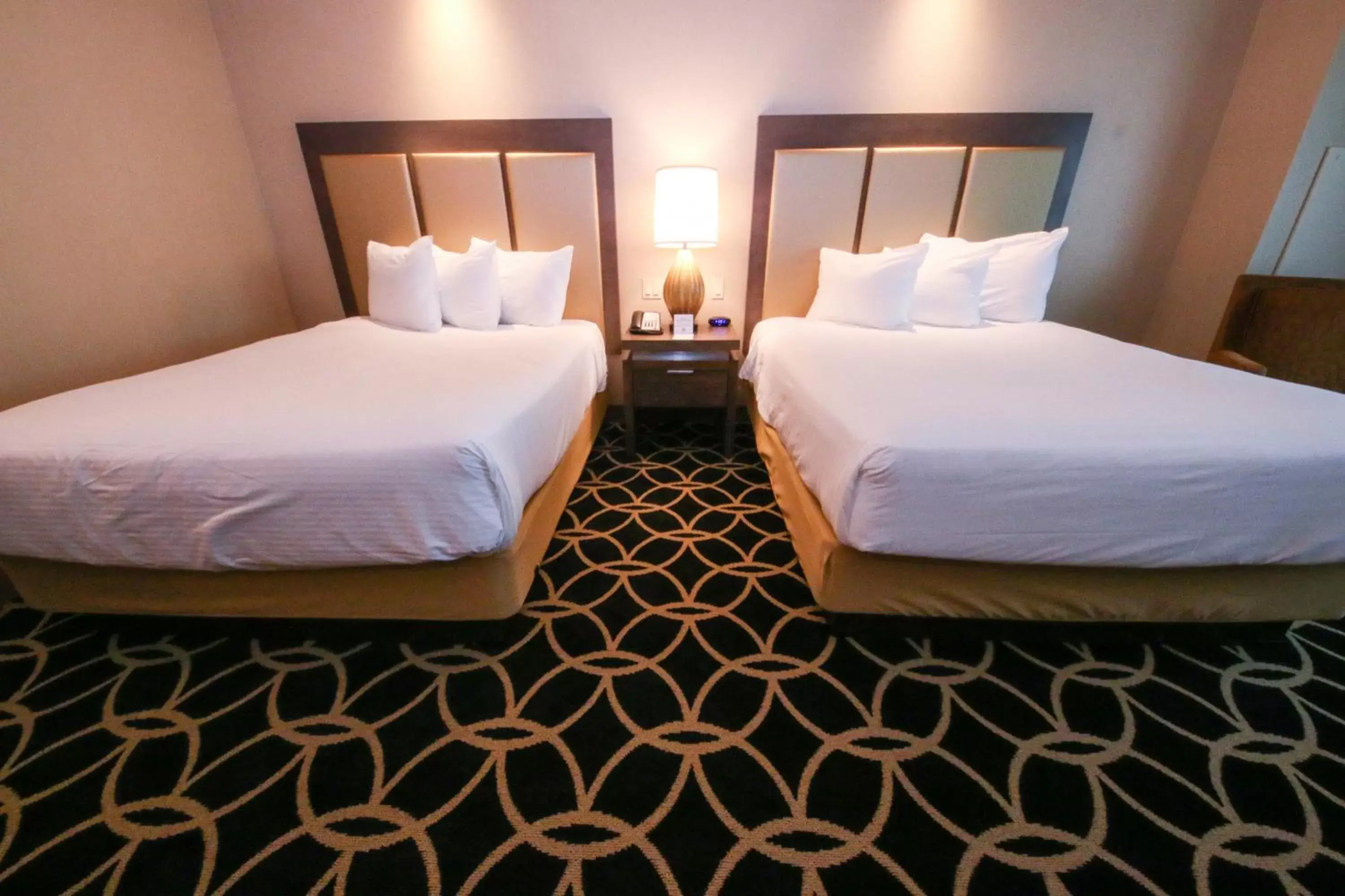 Bedroom, Bed in Hollywood Casino St. Louis