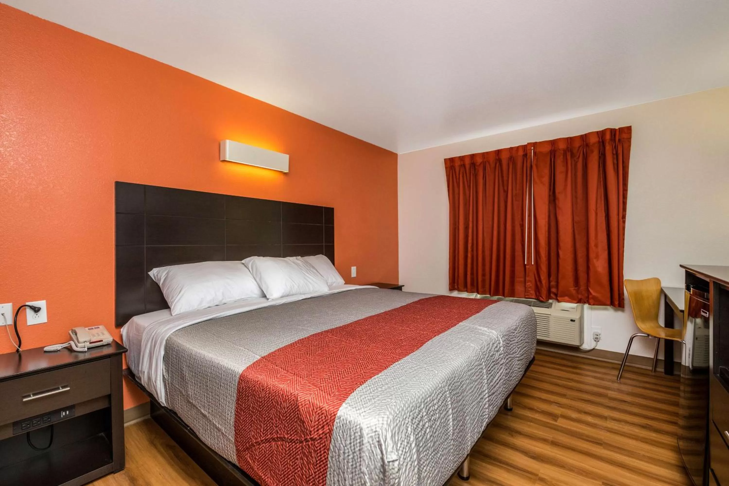 Bedroom, Bed in Motel 6 Peoria