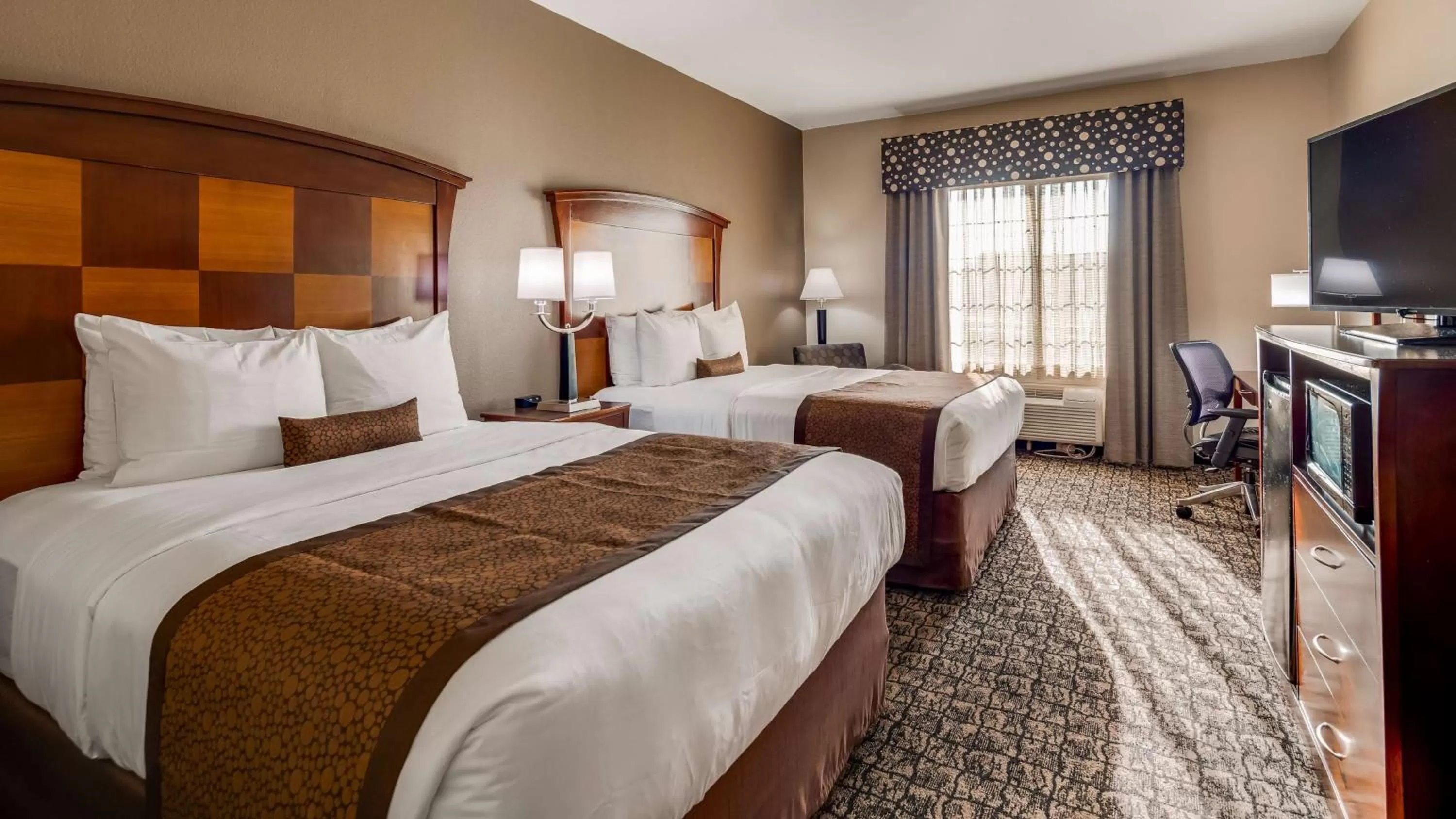 Queen Room with Two Queen Beds and Communication Assitance in Best Western Carthage Inn & Suites