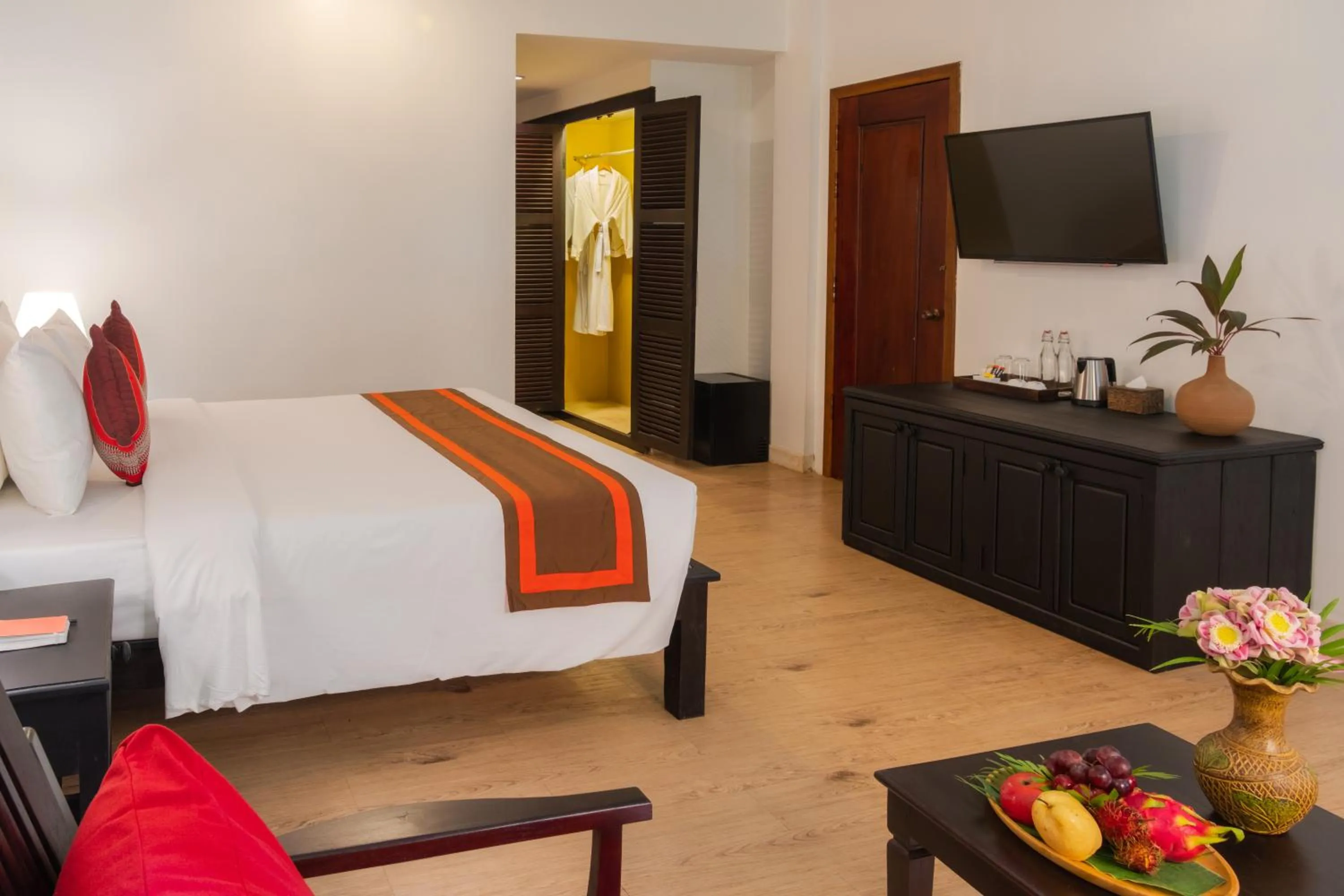 Bedroom, Bed in Pandora Suite D'Angkor