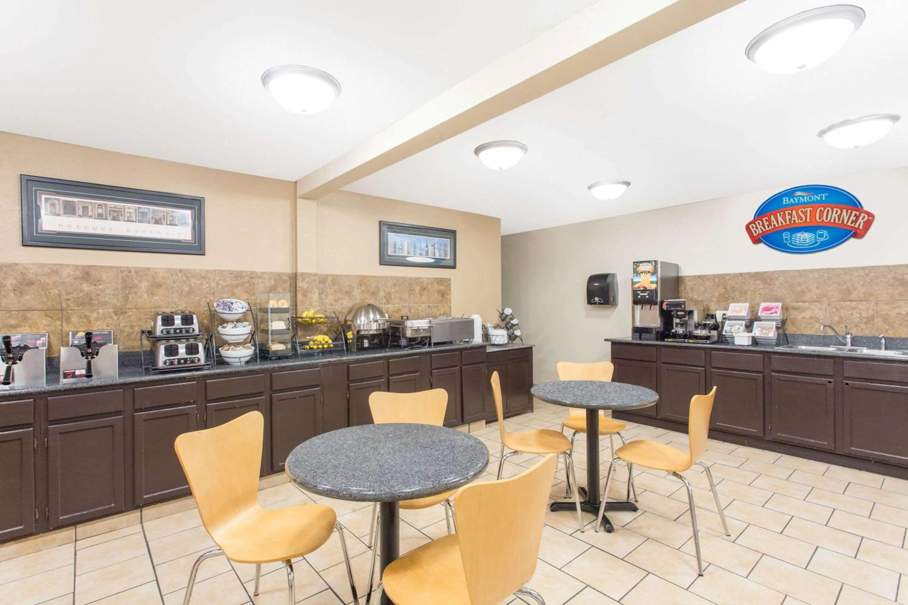 Restaurant/places to eat in Baymont by Wyndham Dubuque