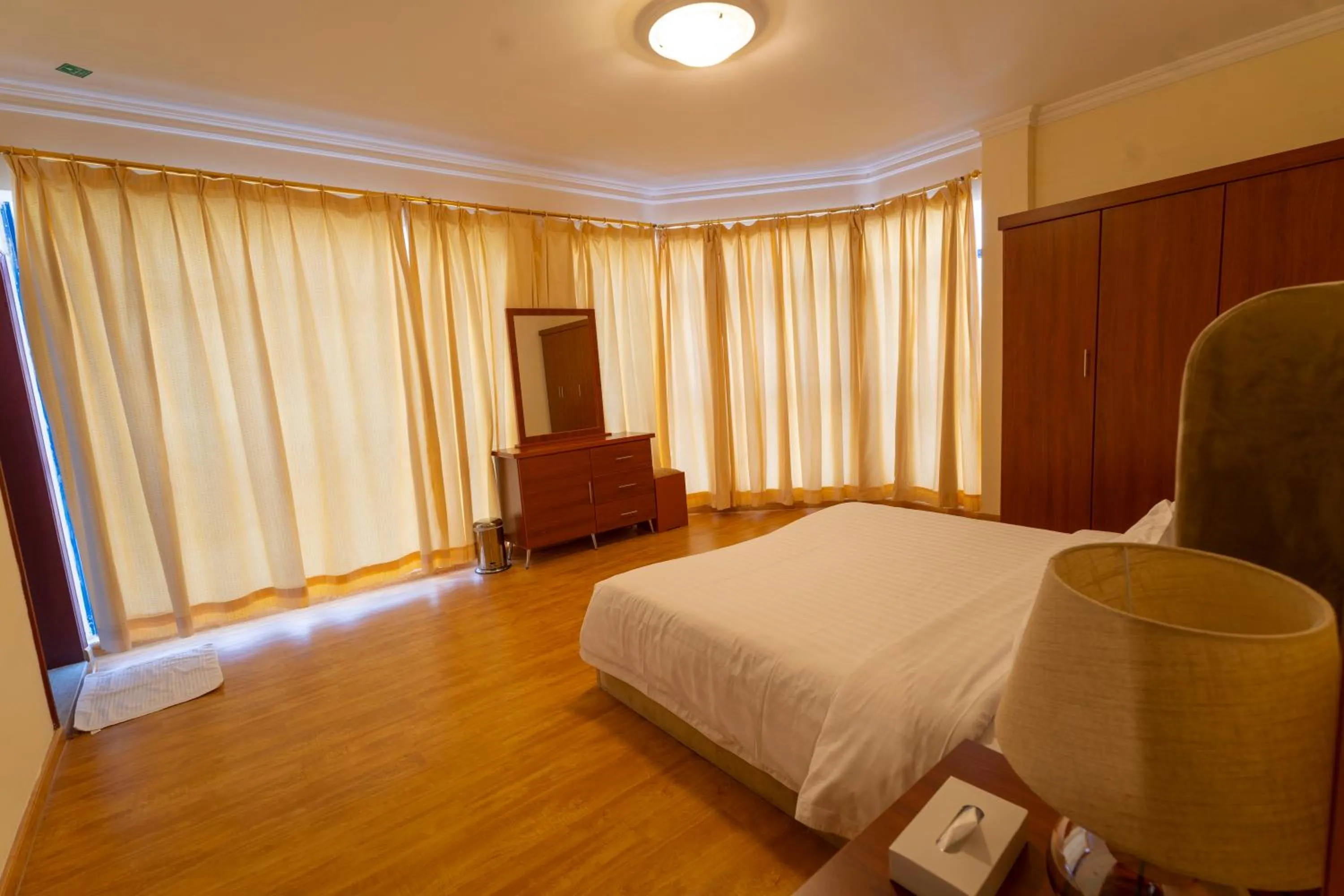 Bedroom, Bed in Majestic Hotel