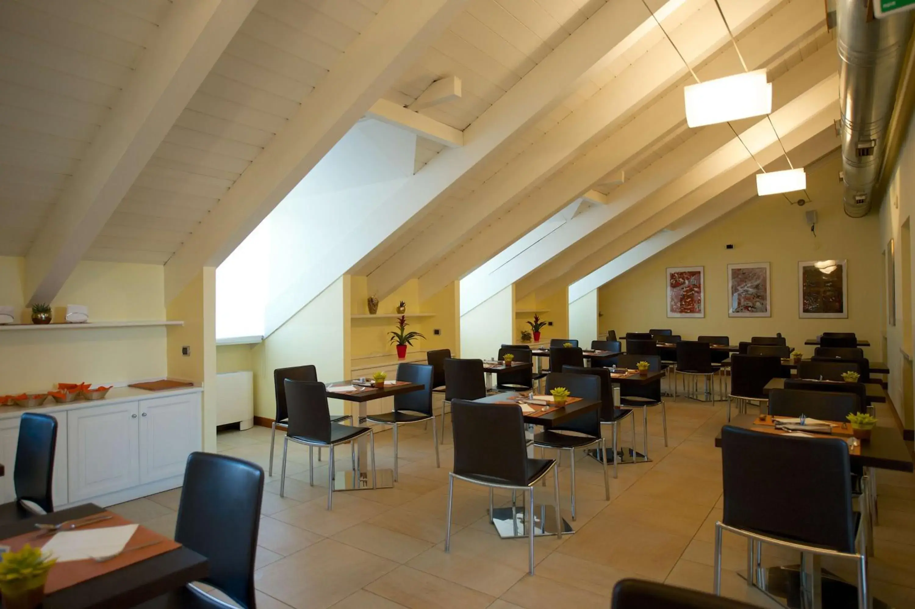 Restaurant/places to eat in Best Western Crystal Palace Hotel Restaurant/places to eat in Best Western Crystal Palace Hotel