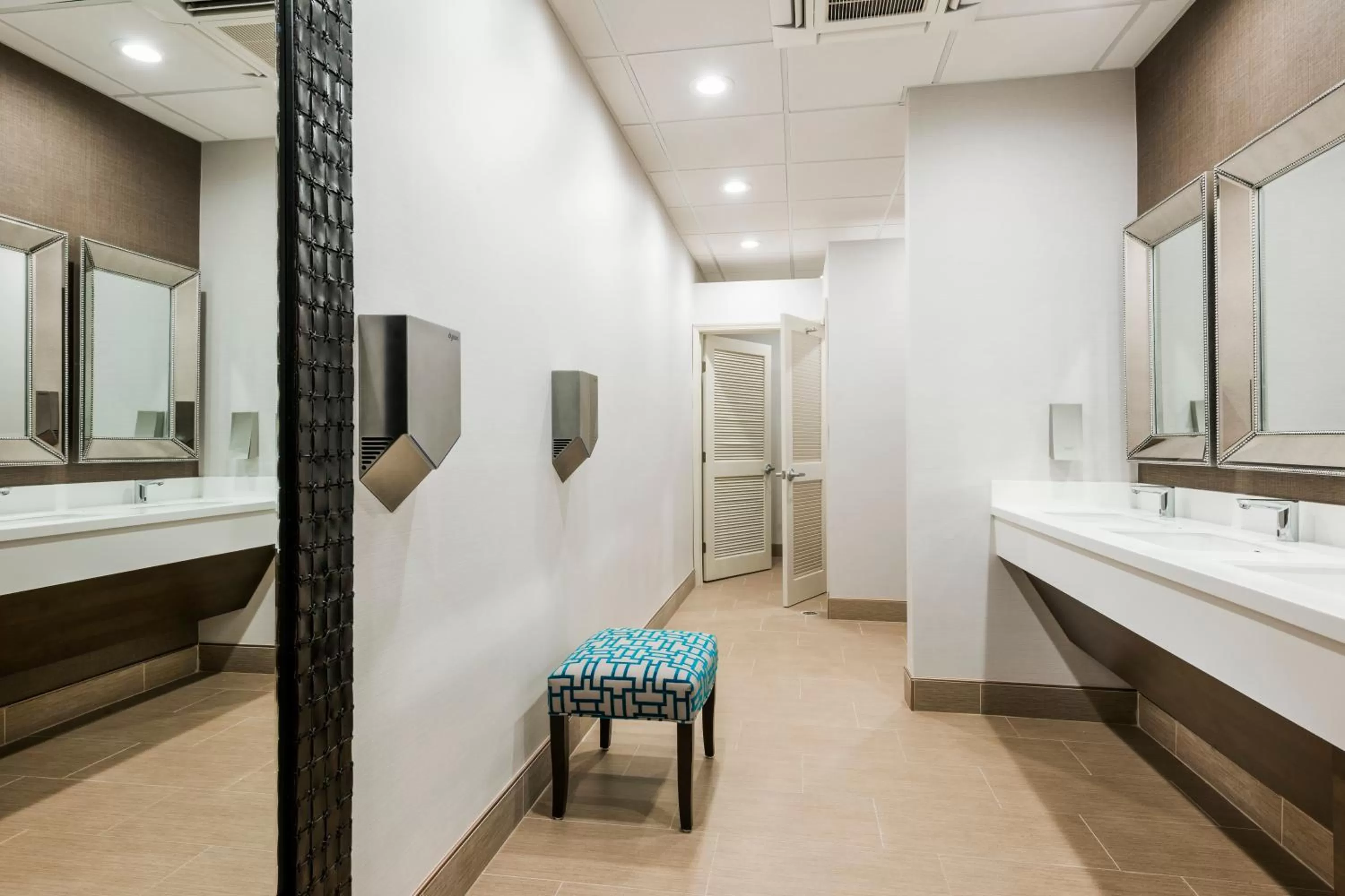 Bathroom in The Kenilworth Hotel - Airport West