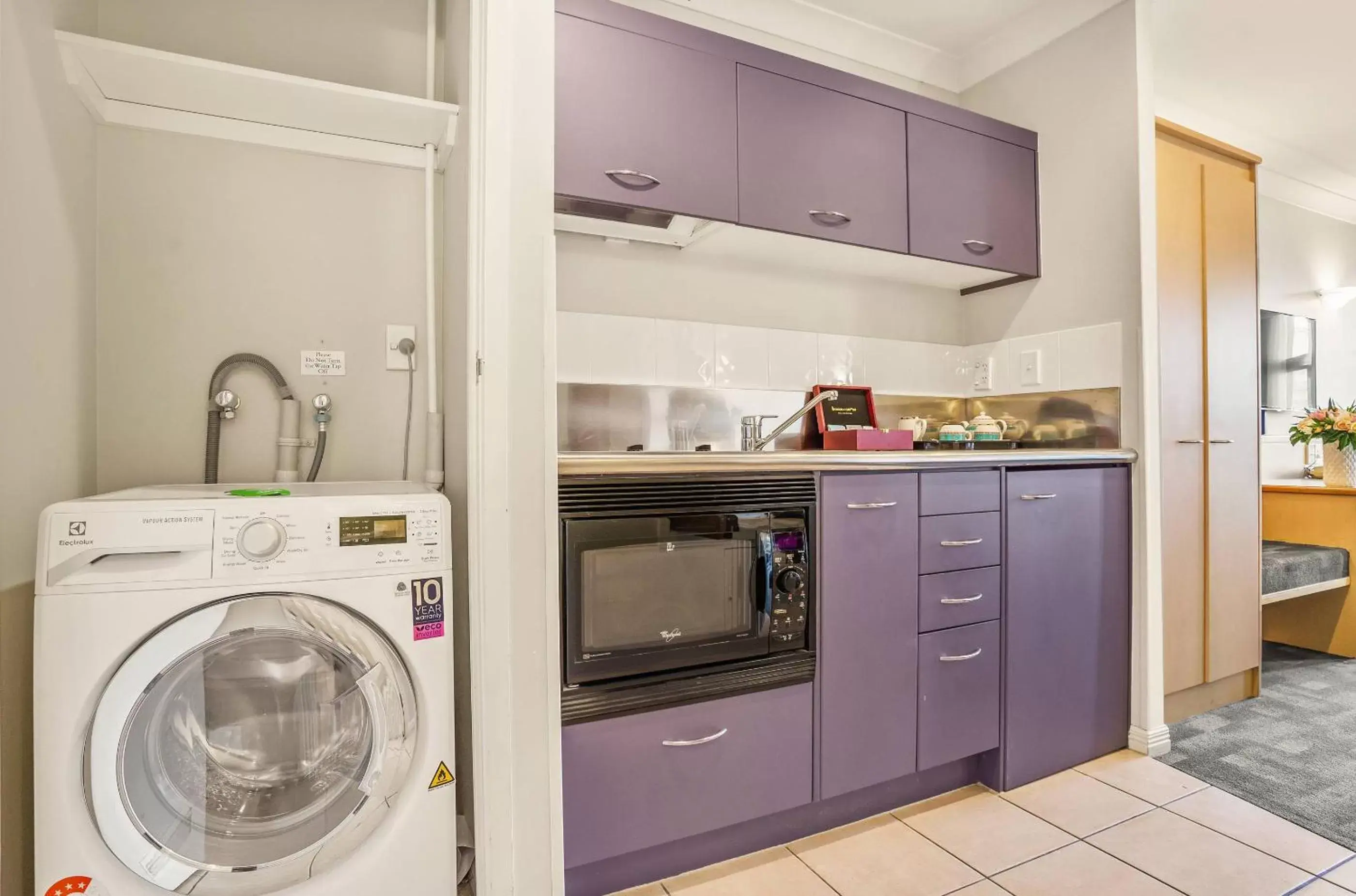 Kitchen or kitchenette, Kitchen/Kitchenette in Parkside Hotel & Apartments