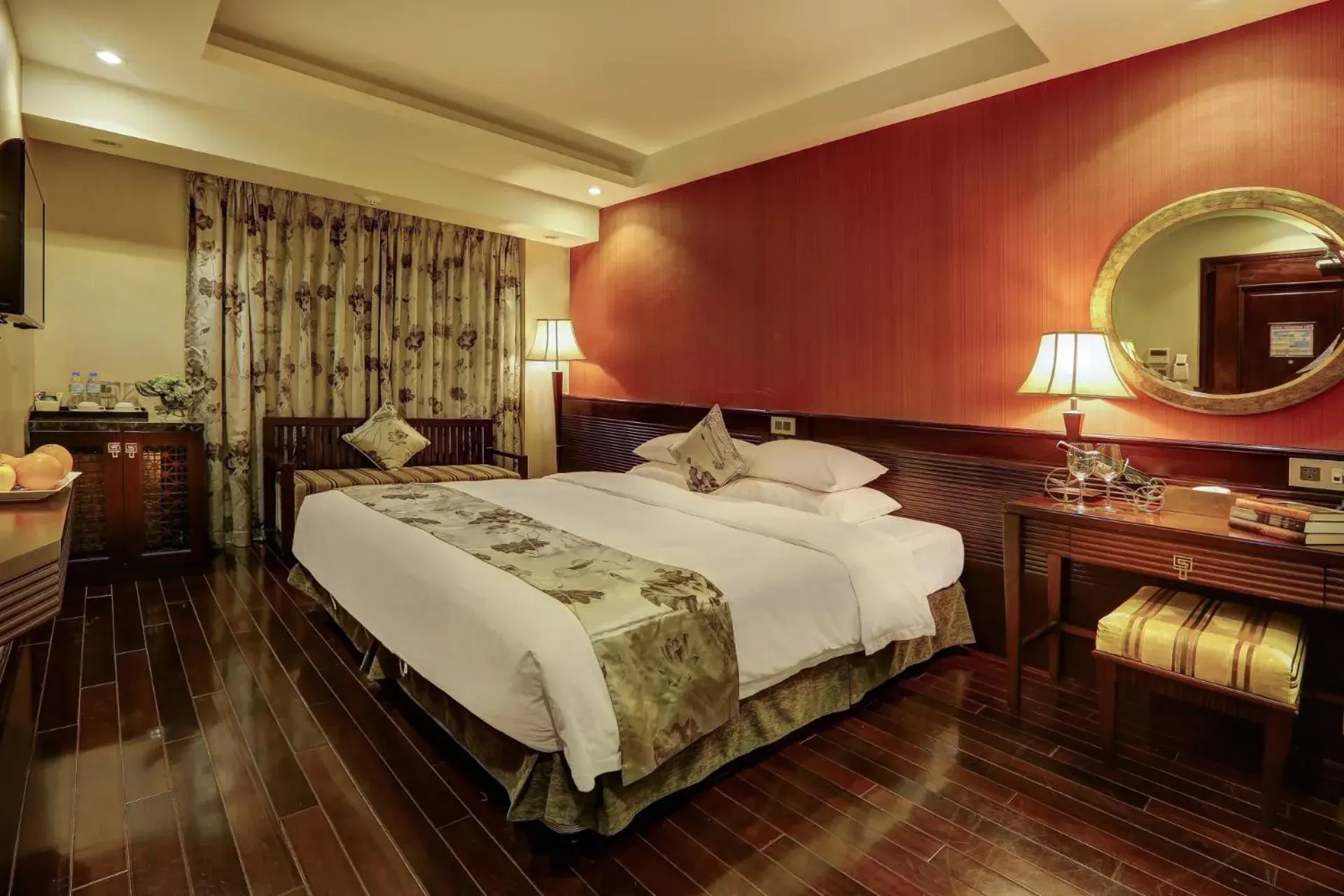 Photo of the whole room, Bed in Golden Silk Boutique Hotel