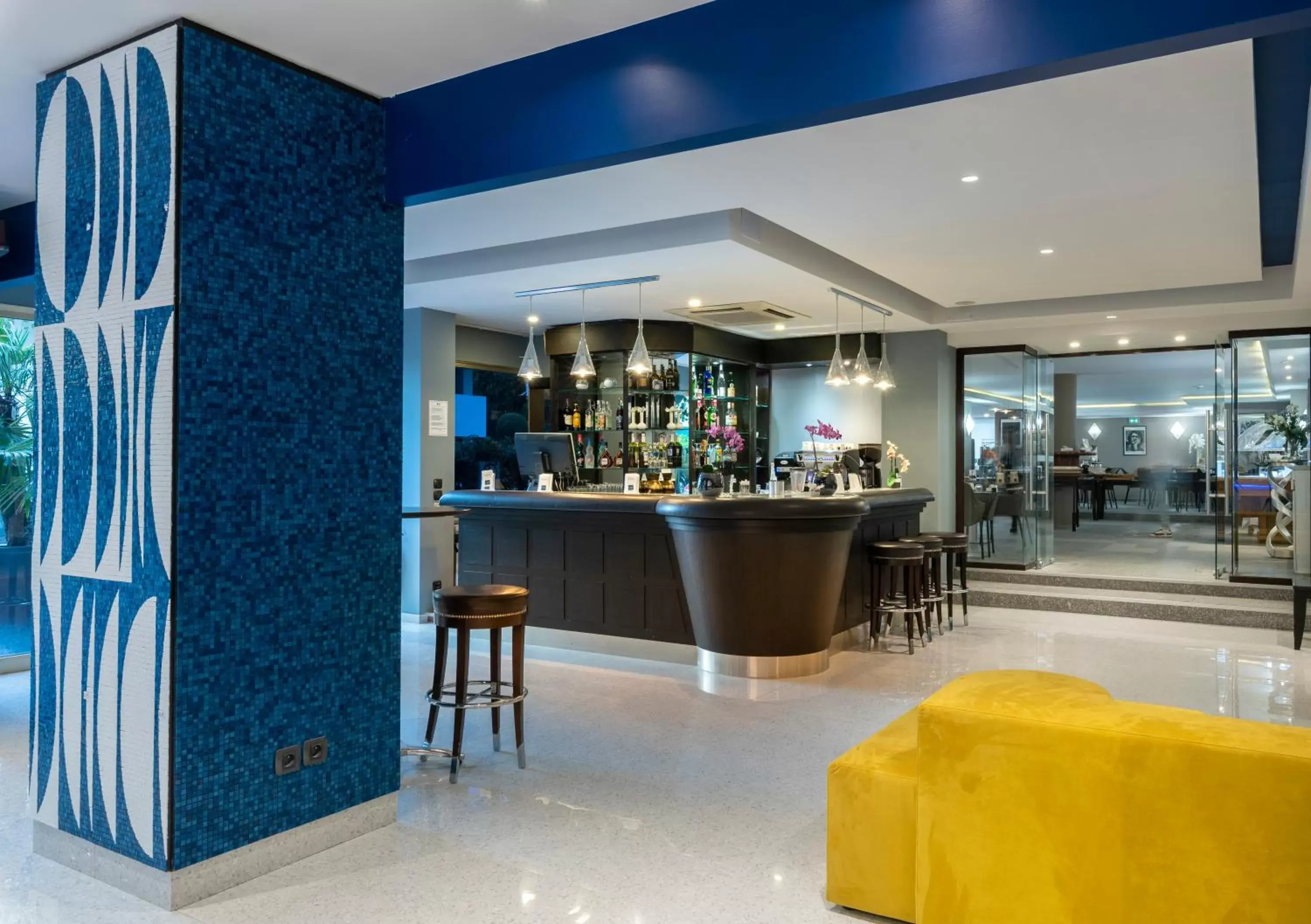 Lounge or bar, Lounge/Bar in Juliana Hotel Cannes