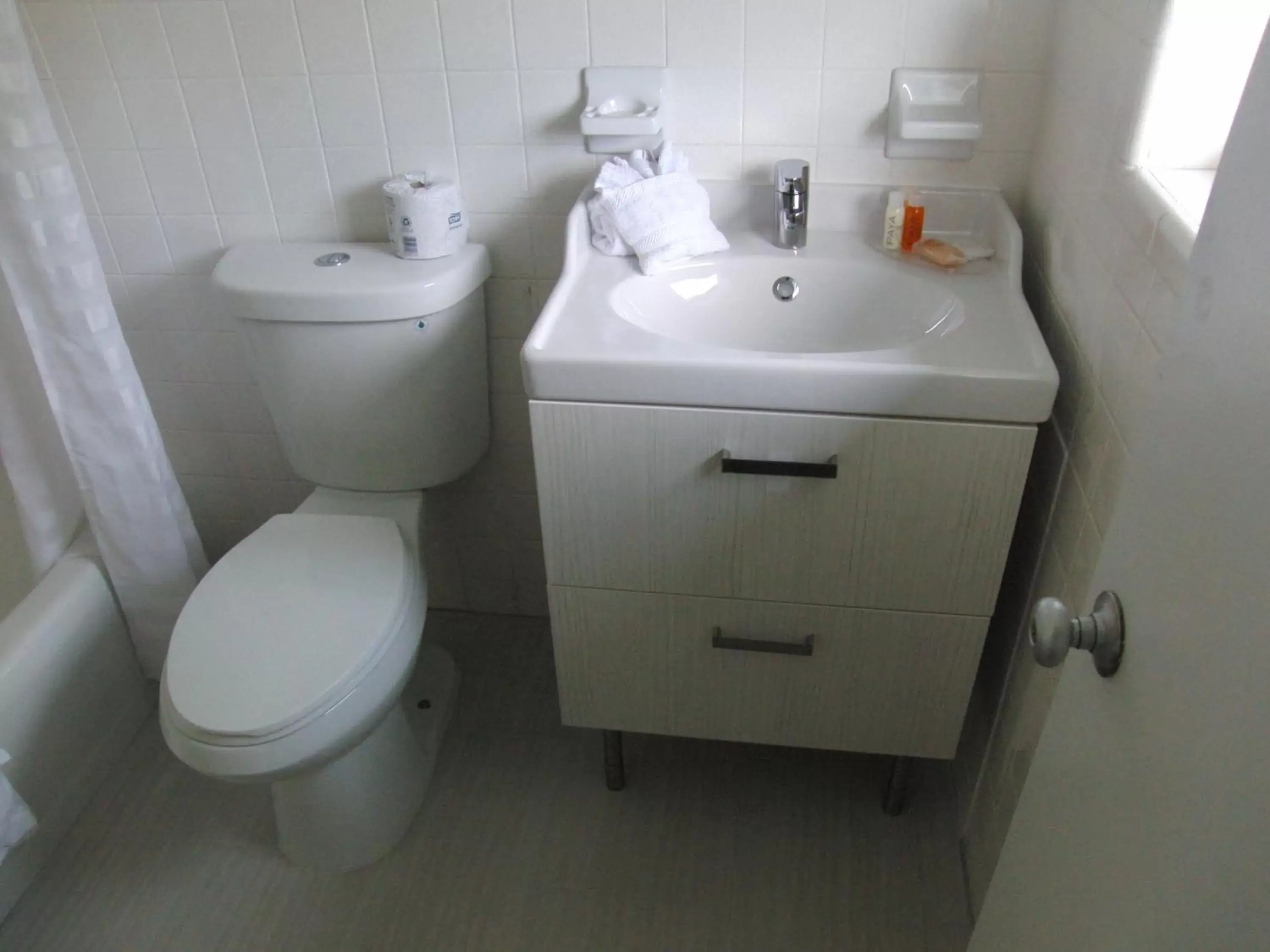 Toilet, Bathroom in Regency Inn & Suites Sarasota