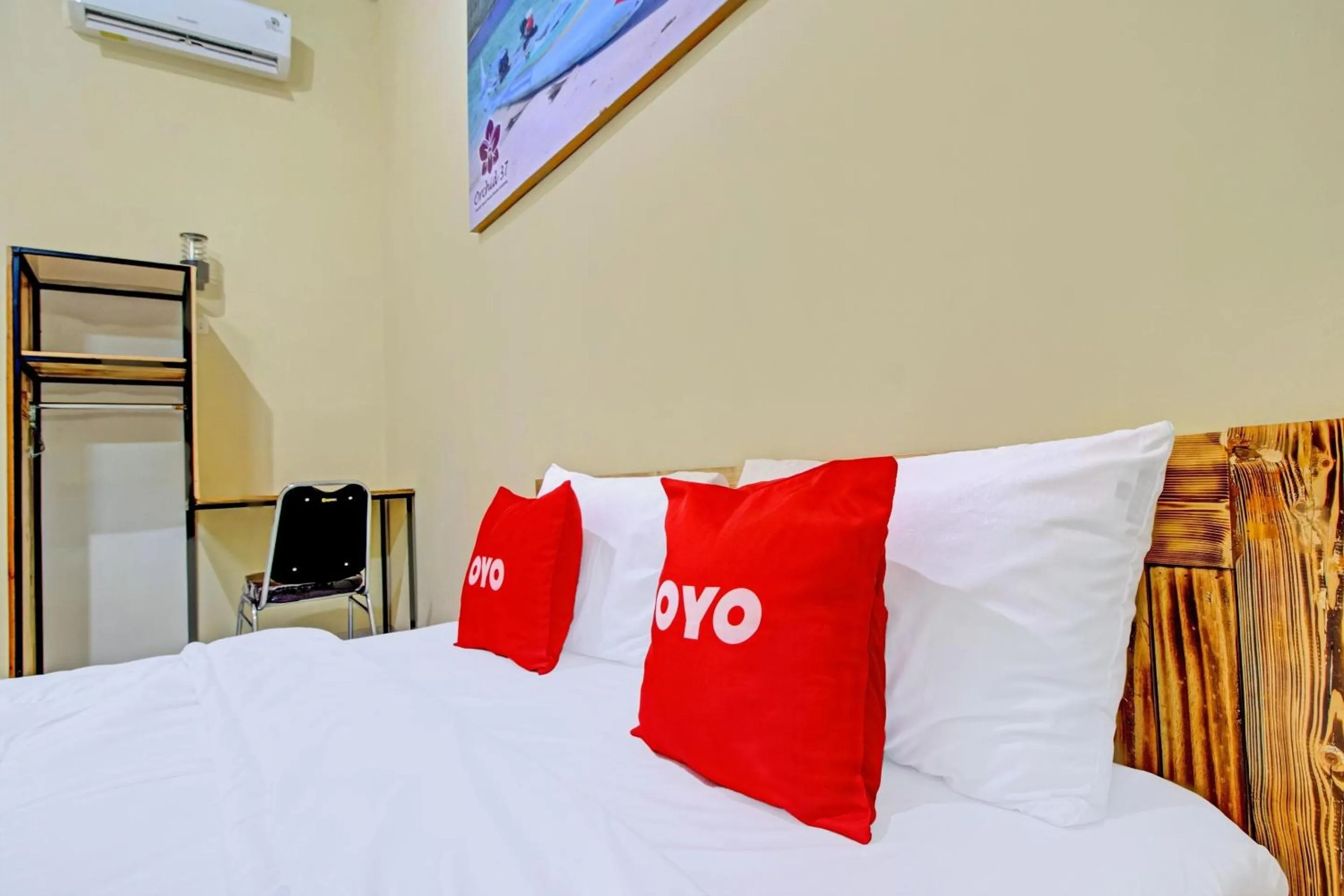 Bedroom, Bed in OYO 3774 Orchid 37 Syariah Guest House