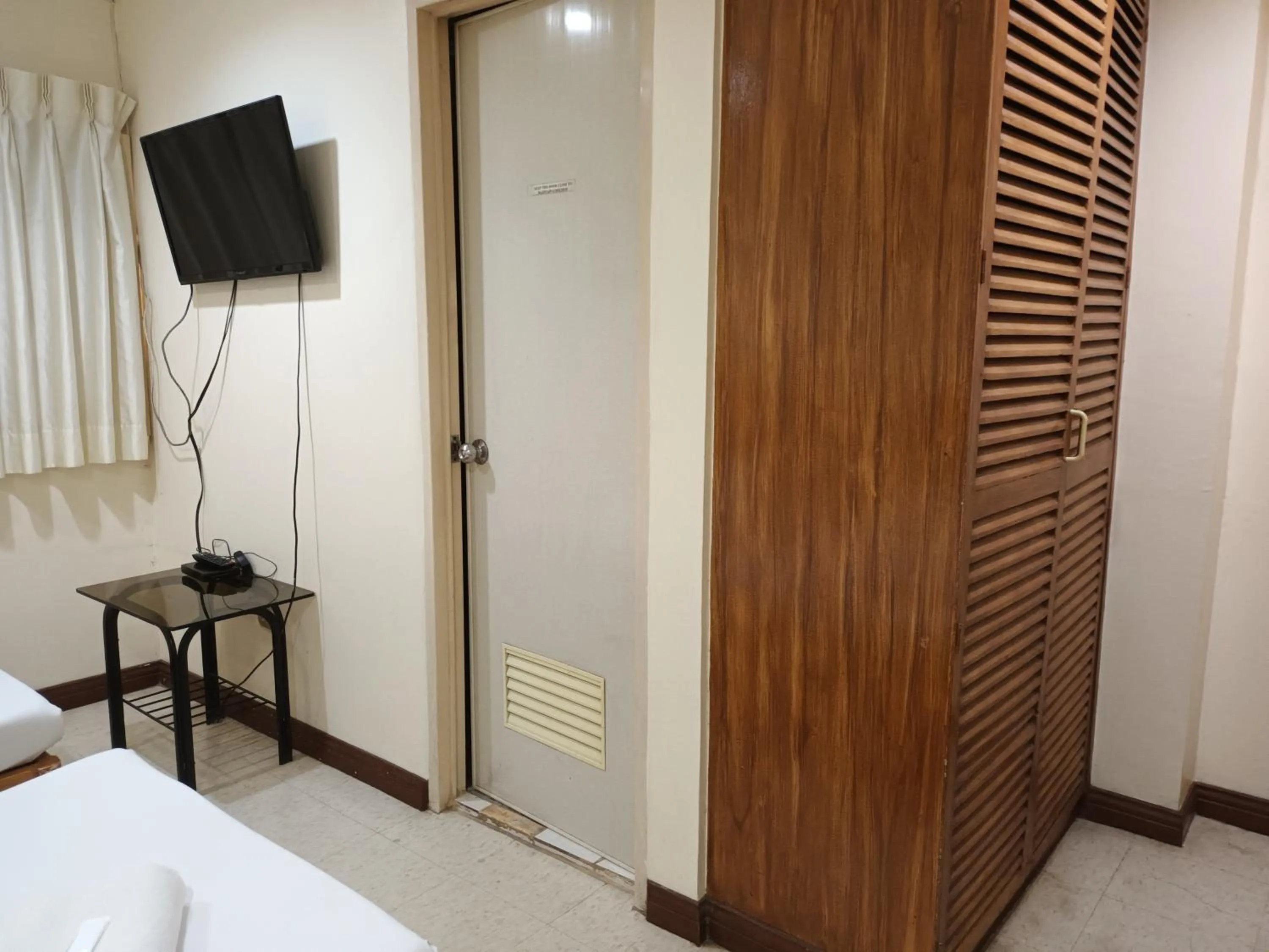 Bed in Mactan Pension House