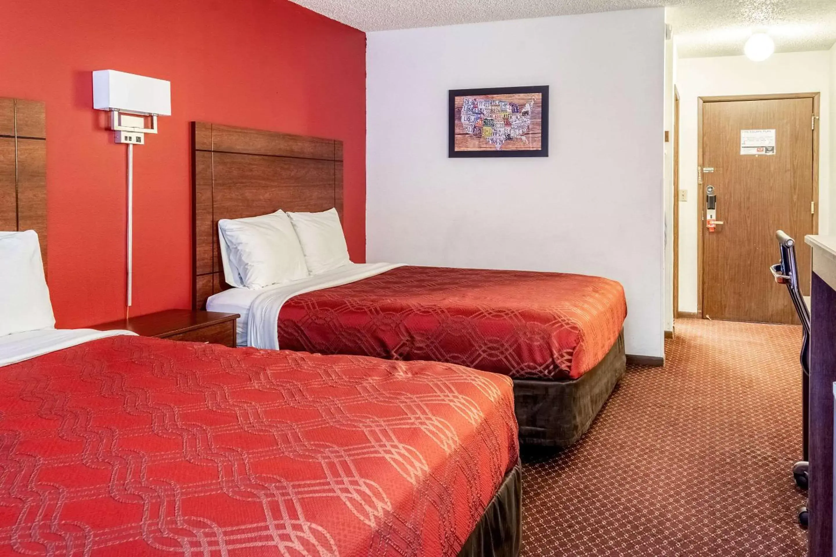 Photo of the whole room, Bed in Econo Lodge Prineville