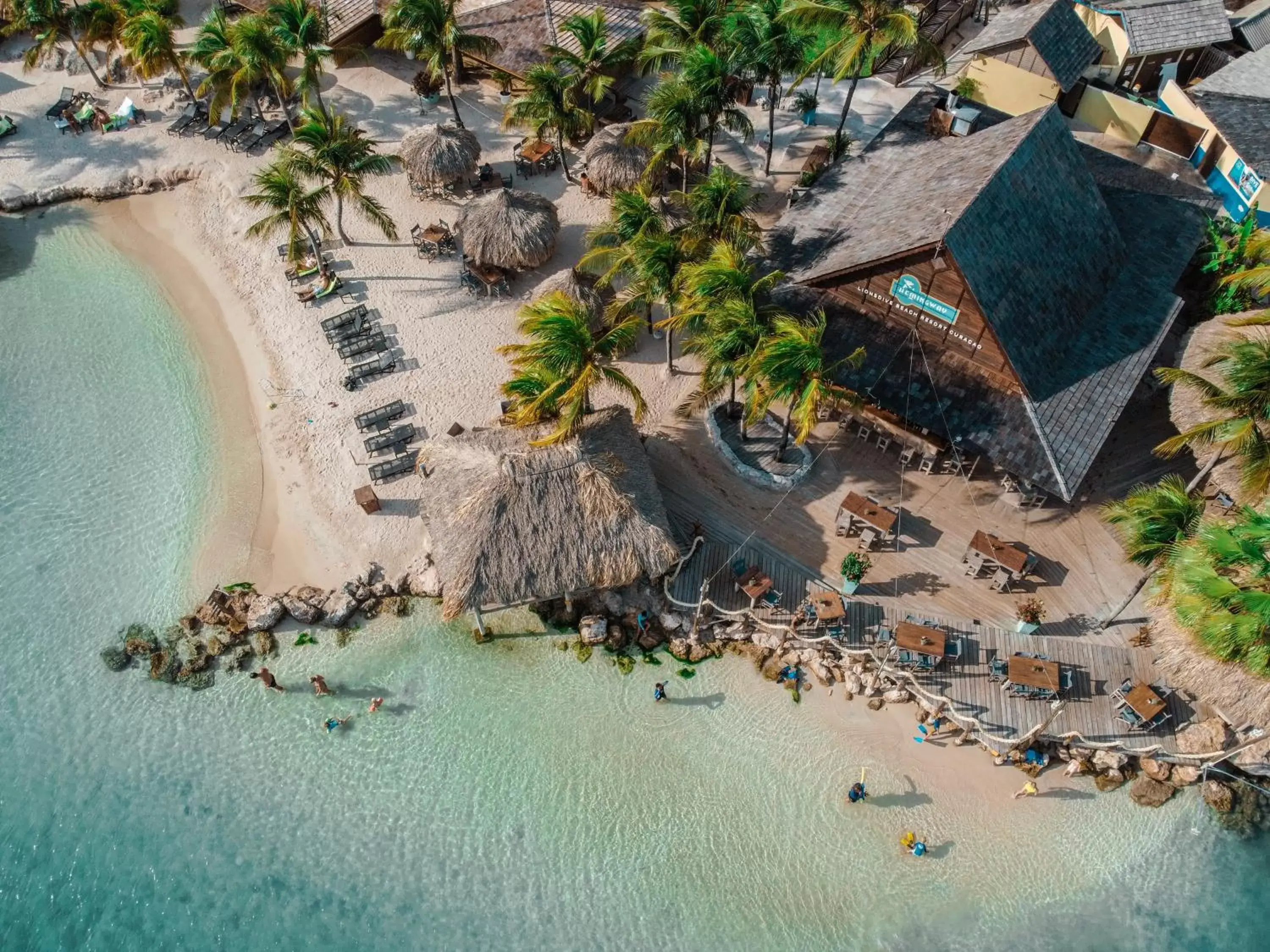 Restaurant/places to eat, Bird's-eye View in LionsDive Beach Resort