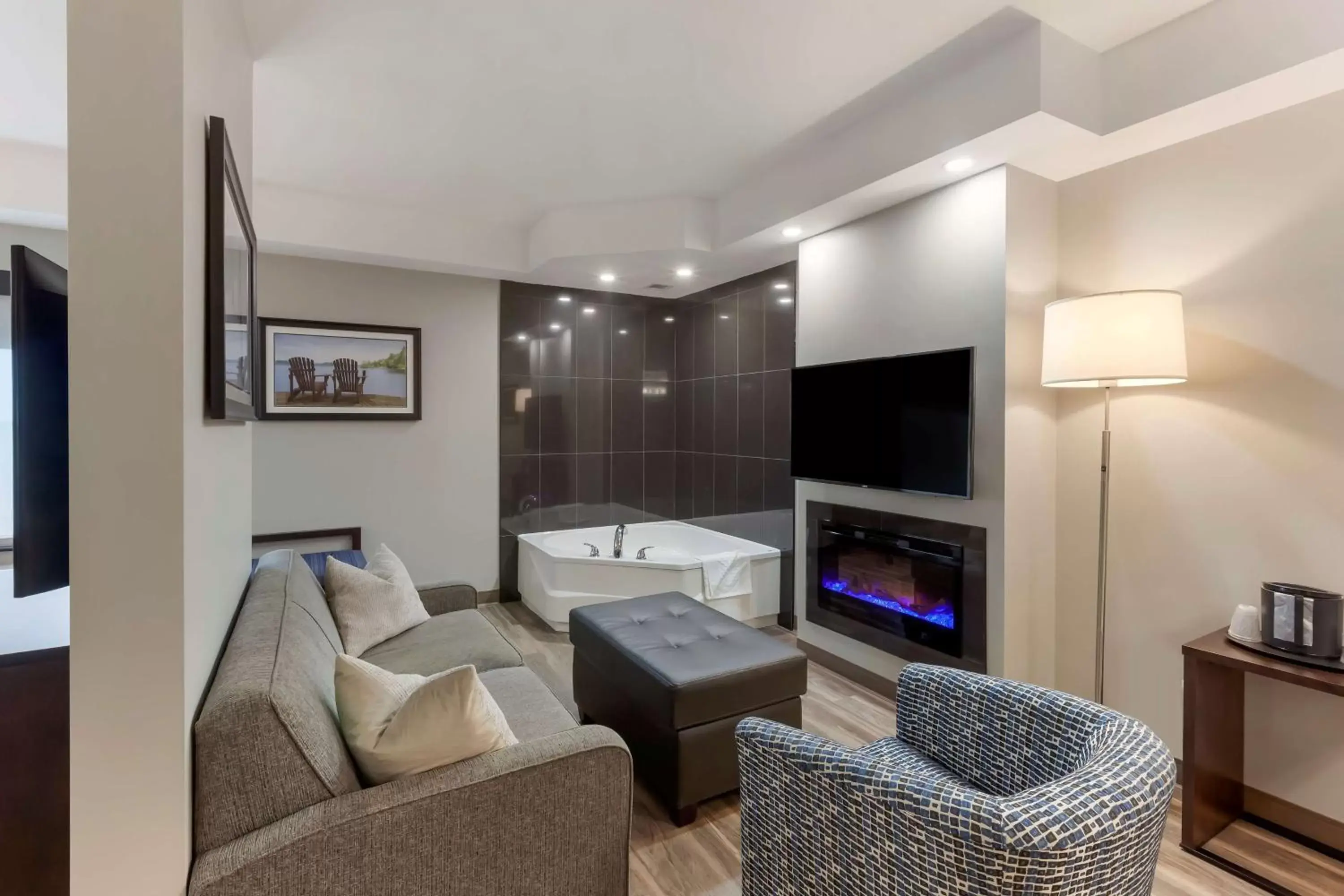 Bedroom, Seating Area in Best Western Premier Northwood Hotel