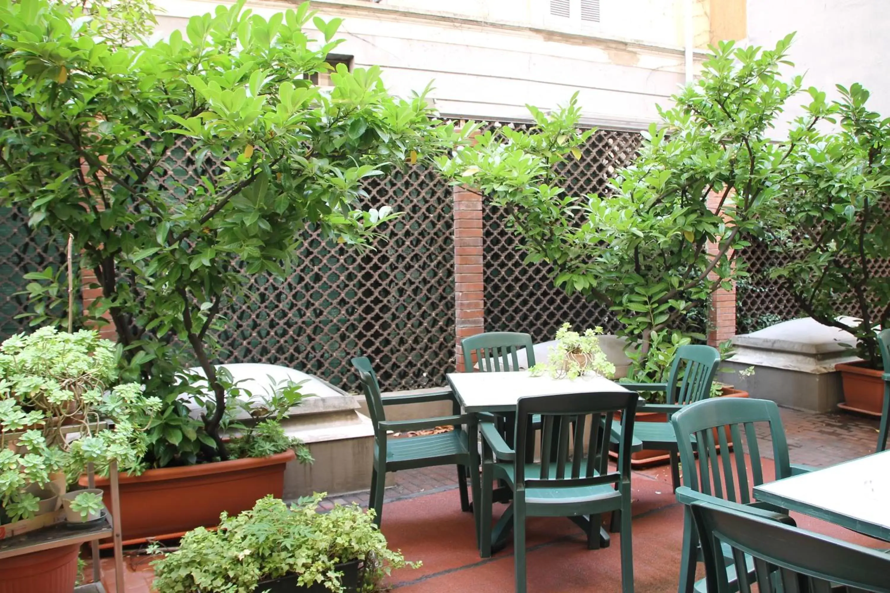 Restaurant/Places to Eat in Sant'Ambroeus