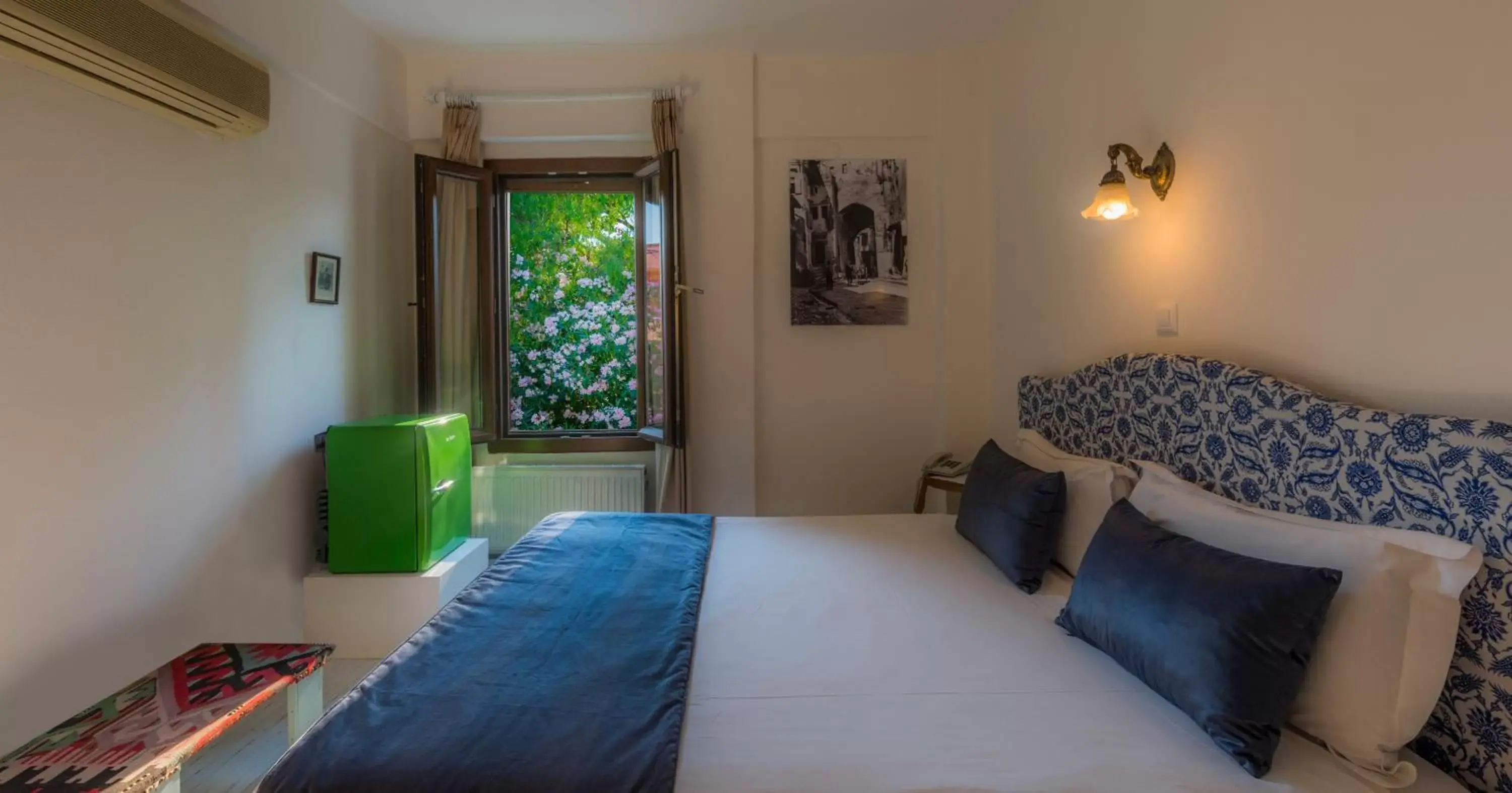 Standard Triple Room in Hotel Kalehan Standard Triple Room in Hotel Kalehan