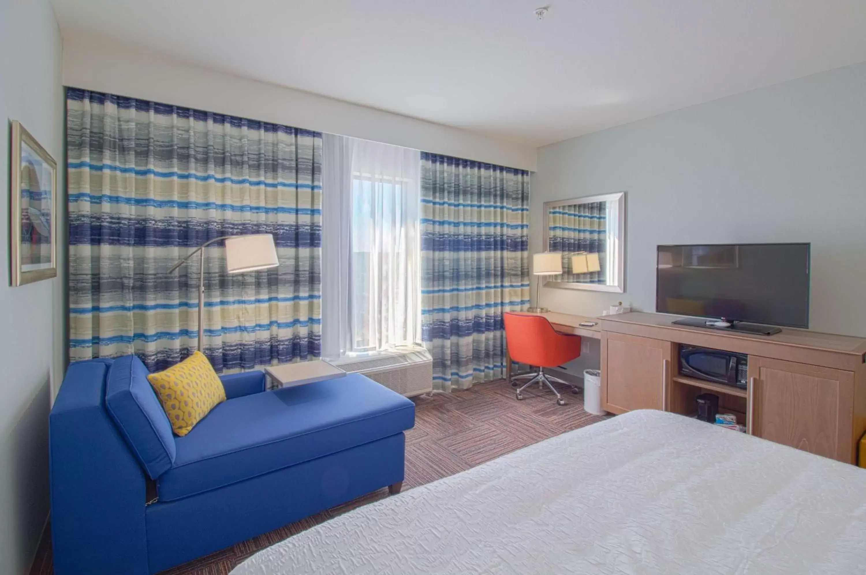 Bed, Seating Area in Hampton Inn Crestview South I-10, Fl