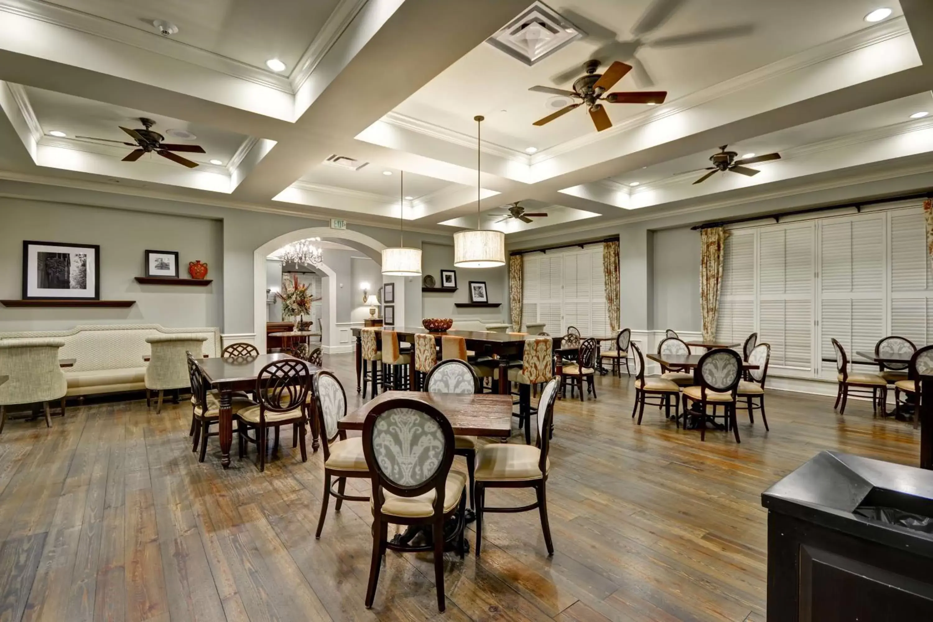 Dining area, Restaurant/Places to Eat in Hampton Inn & Suites Savannah Historic District