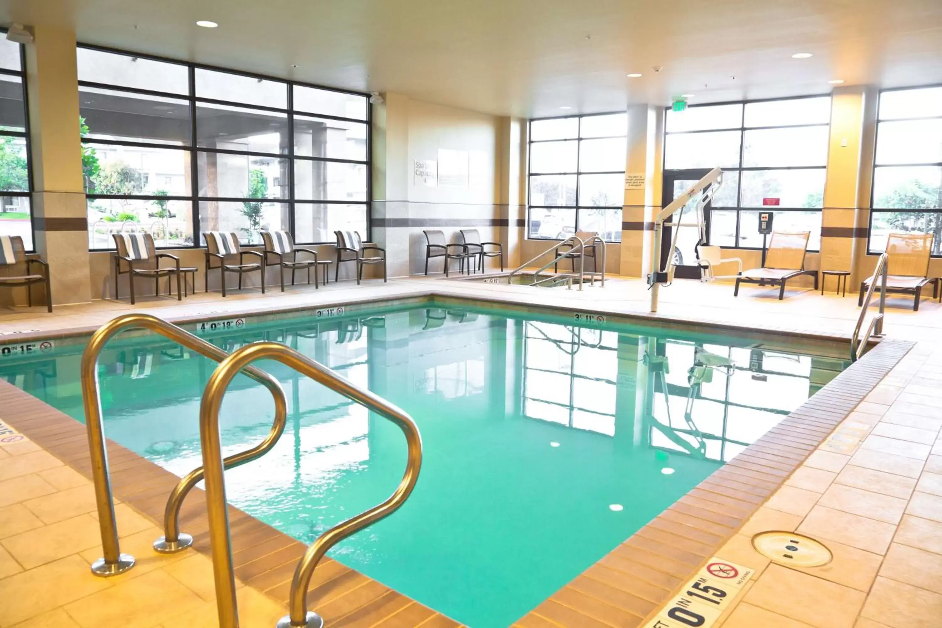 Hot Tub, Swimming Pool in Hampton Inn & Suites Salinas