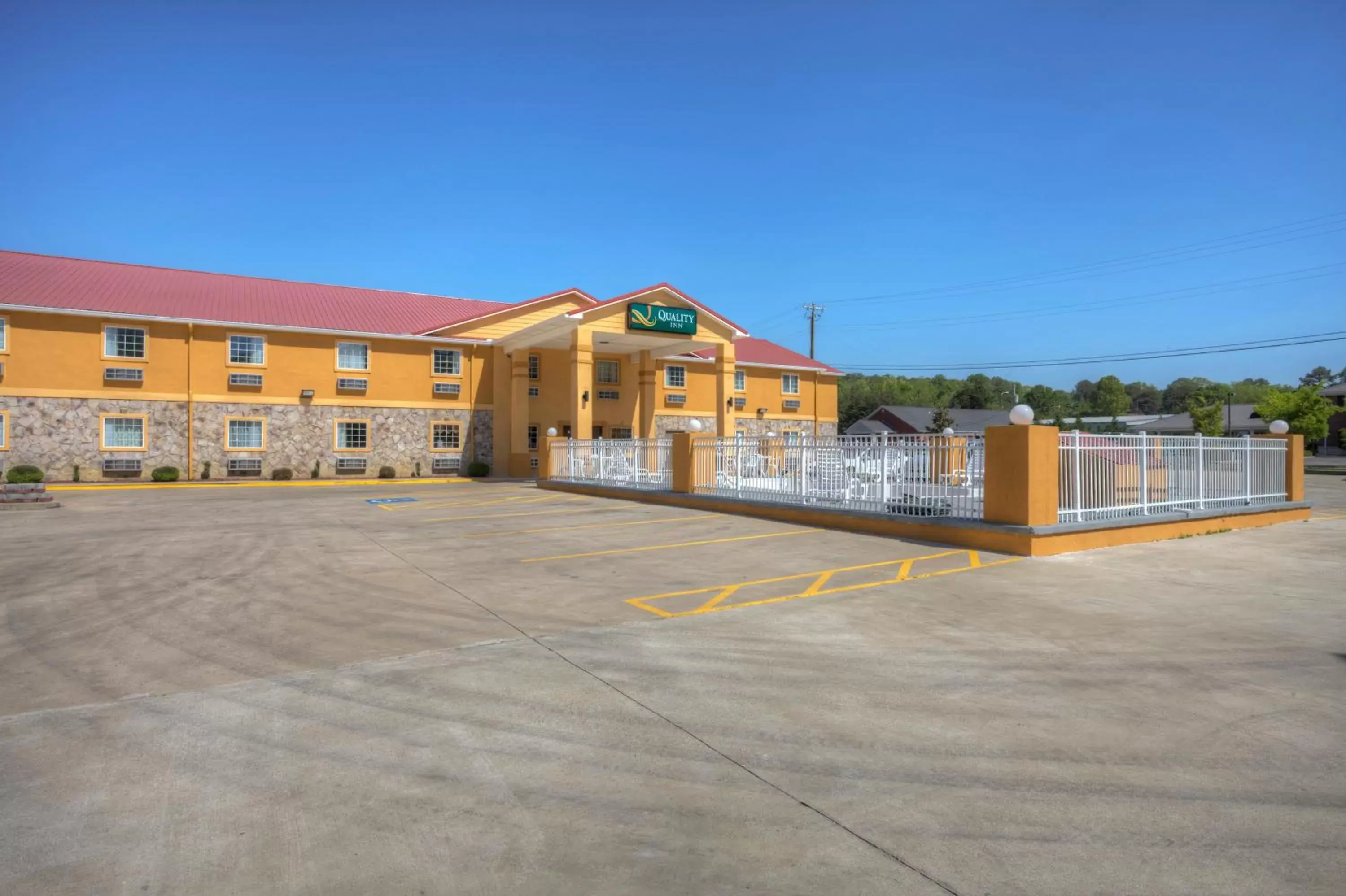 Property Building in Quality Inn Fort Payne I-59 exit 222