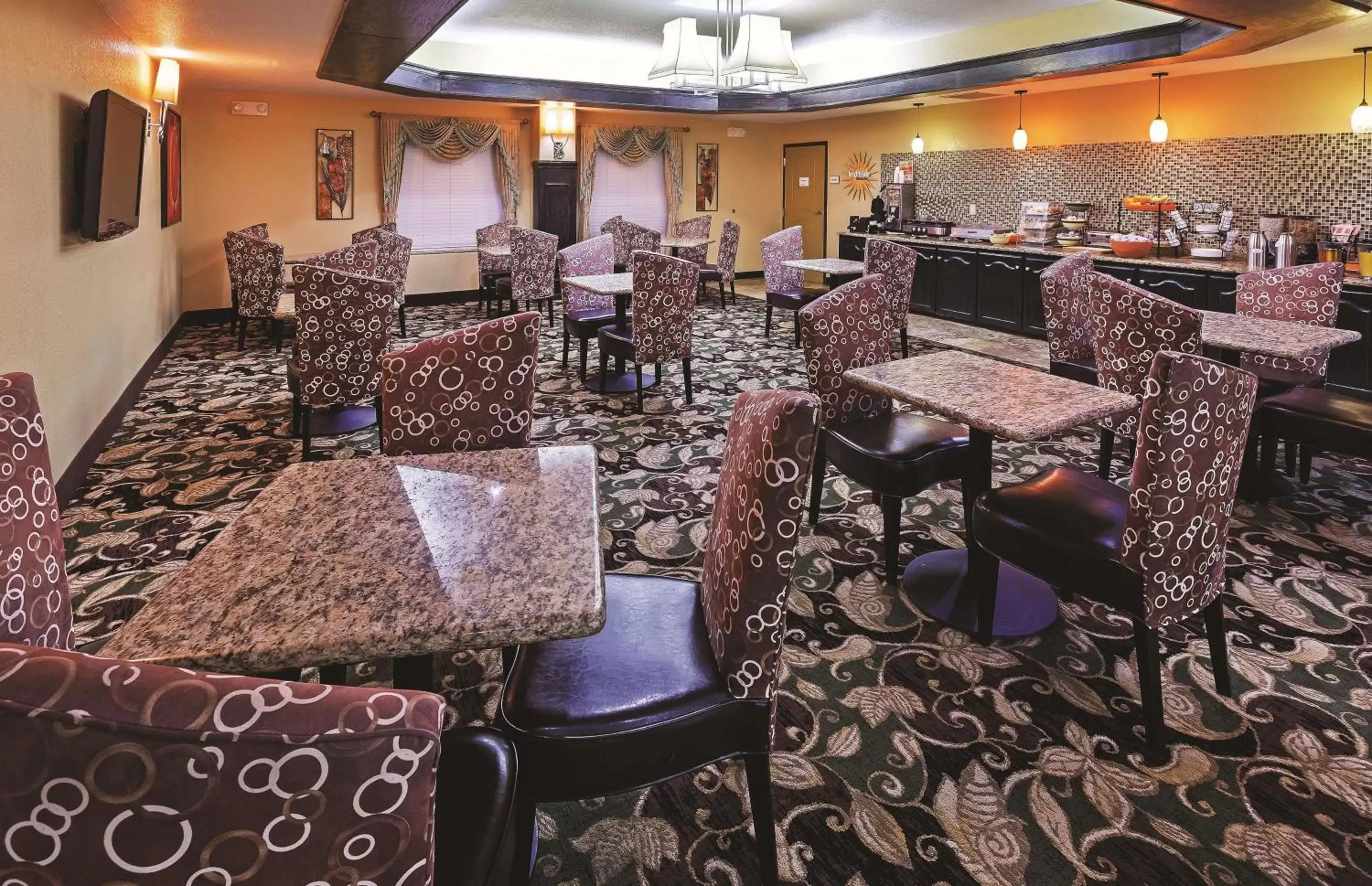 Restaurant/places to eat, Lounge/Bar in La Quinta by Wyndham Searcy