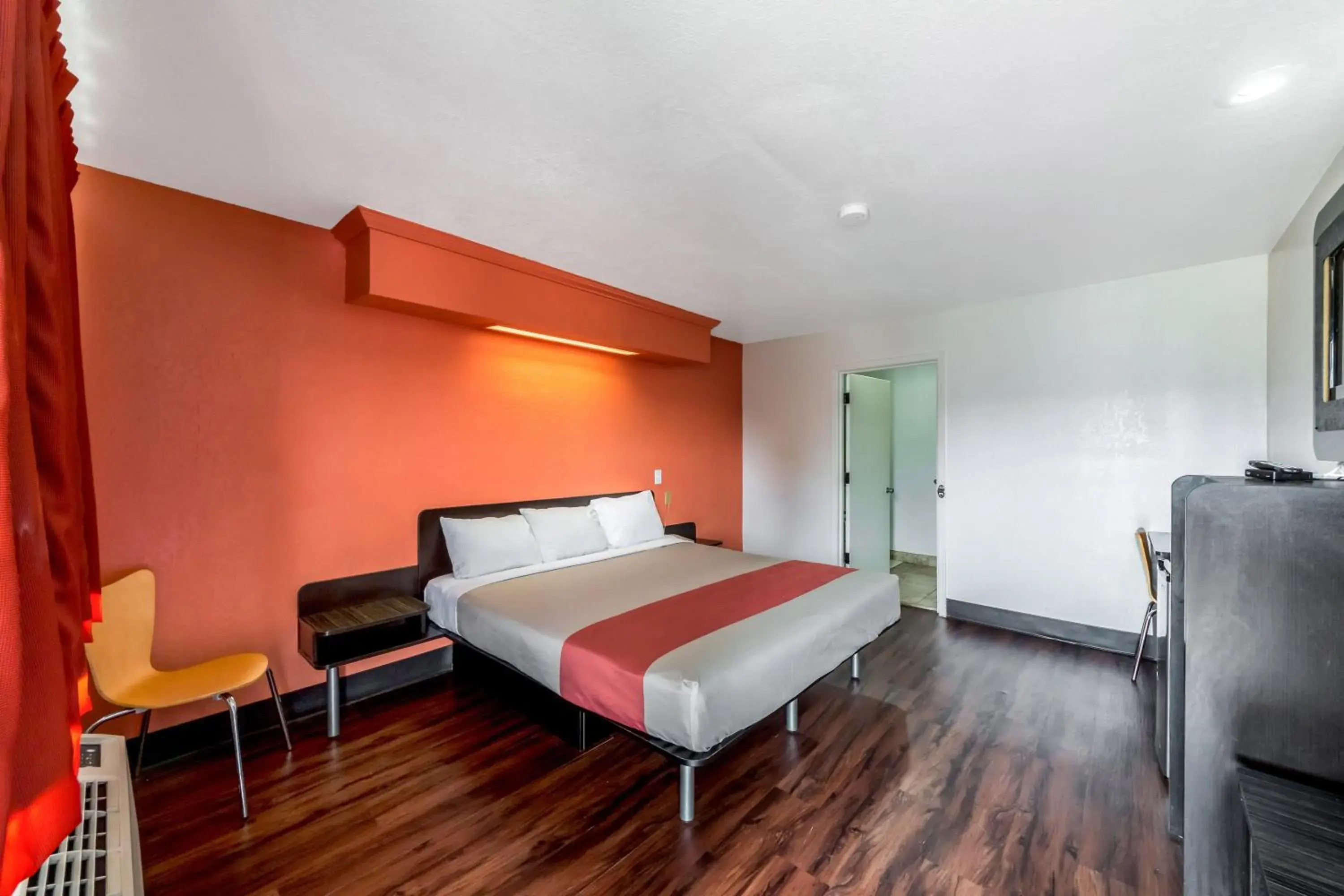 King Room with Roll-in Shower - Disability Access - Non-Smoking in Motel 6 San Antonio, TX - Frost Bank Center King Room with Roll-in Shower - Disability Access - Non-Smoking in Motel 6 San Antonio, TX - Frost Bank Center