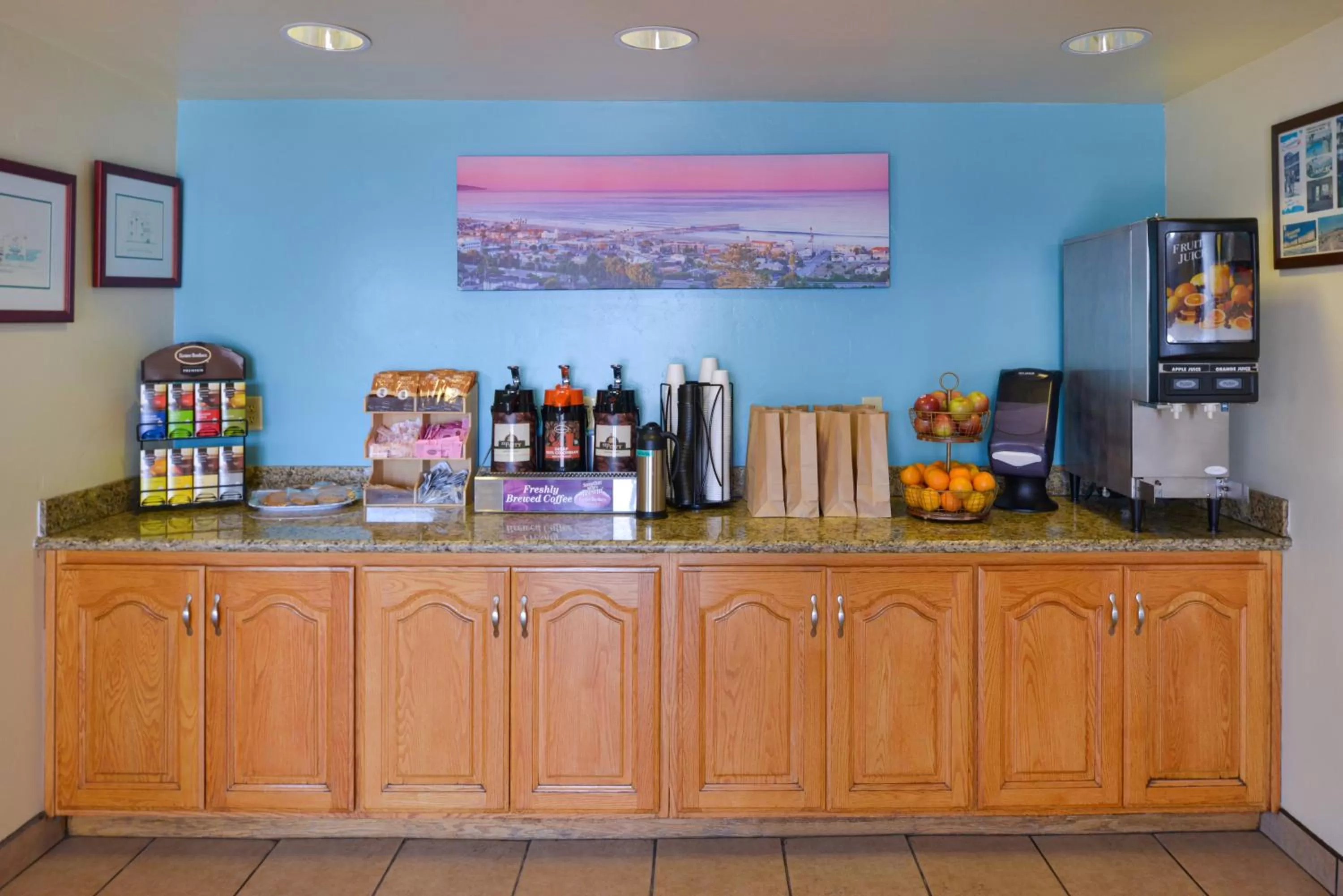 Coffee/tea facilities in Edgewater Inn and Suites