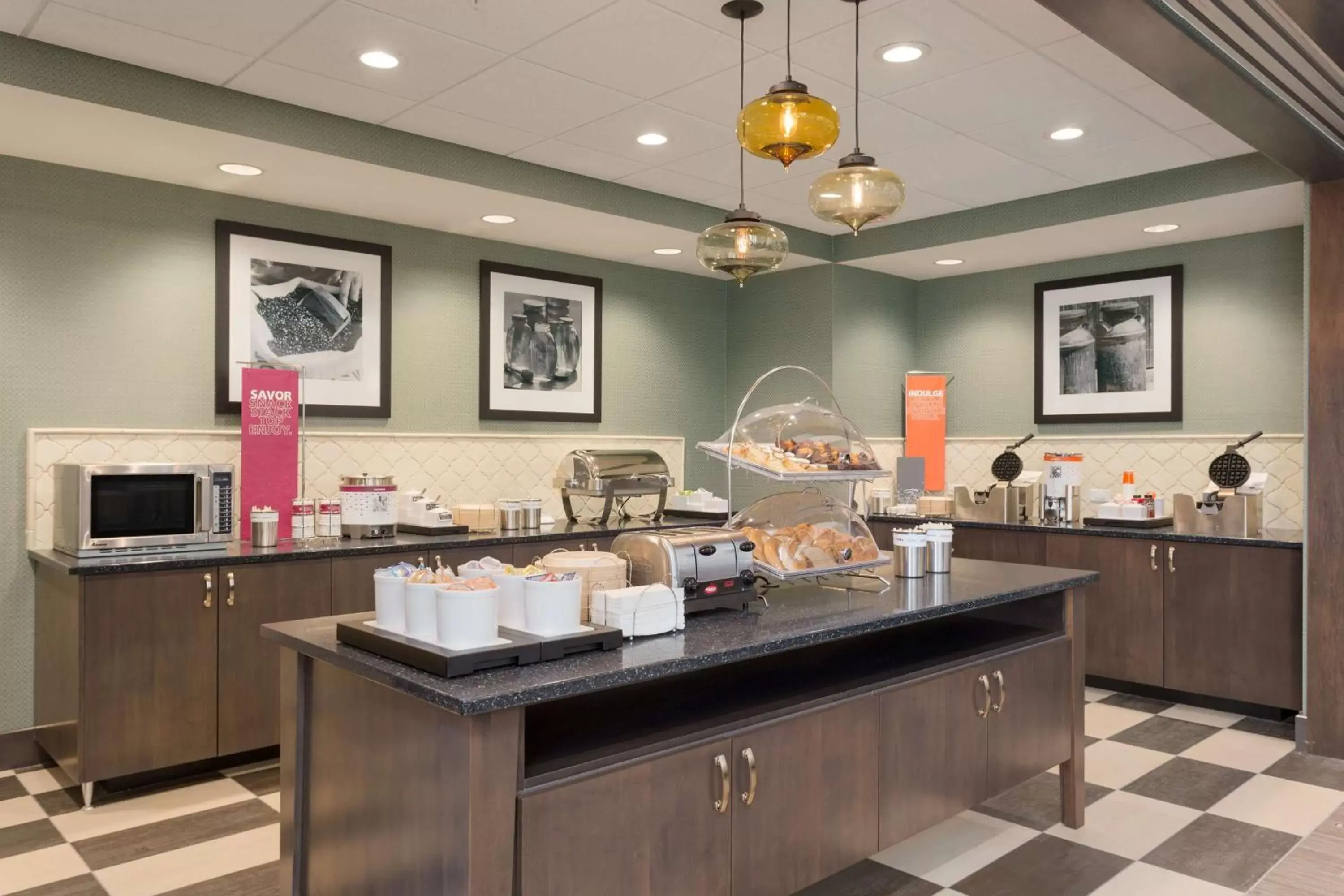 Dining area, Restaurant/Places to Eat in Hampton Inn & Suites West Des Moines Mill Civic