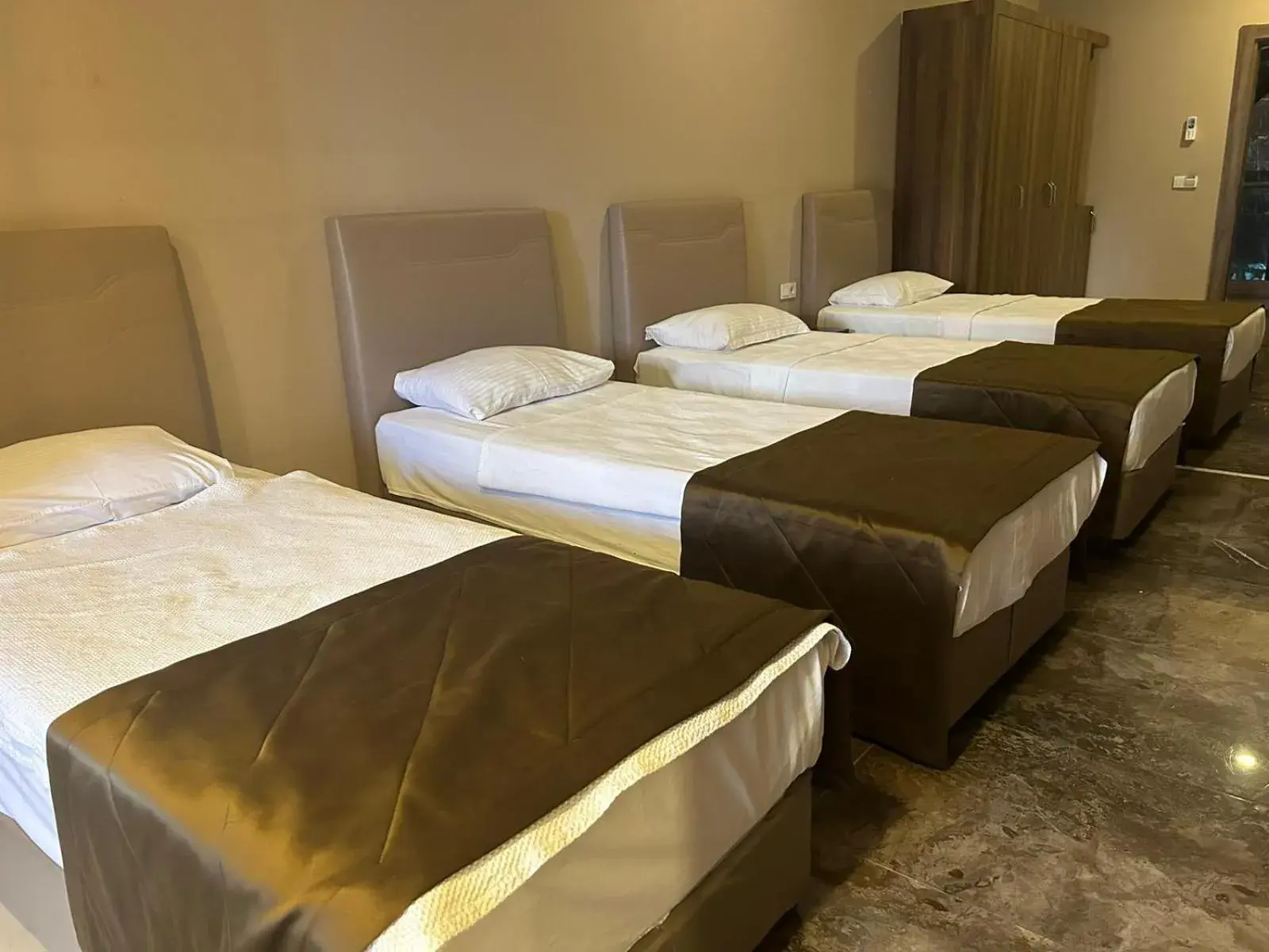 Bed in Sky Business Hotel & Spa