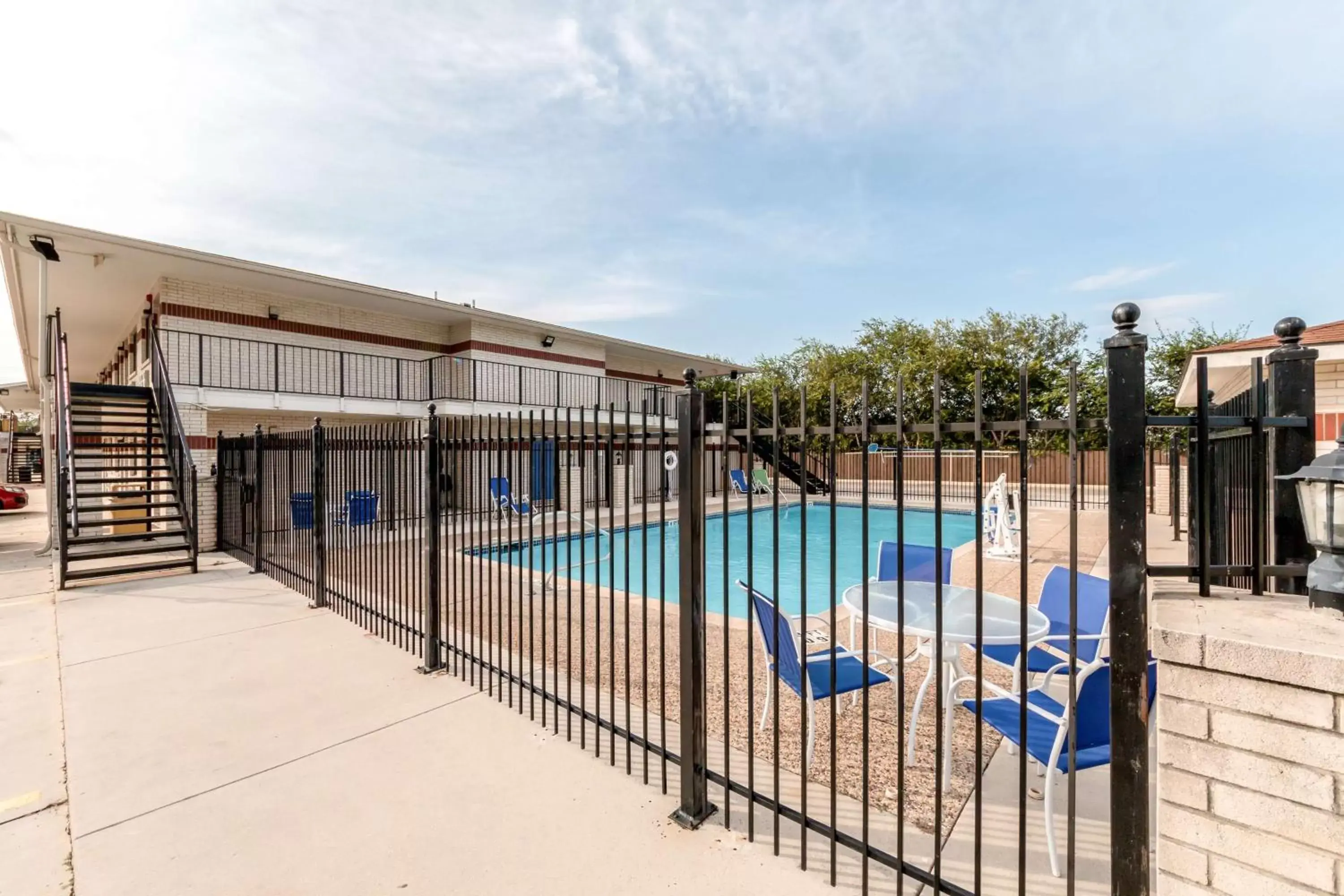Day, Swimming Pool in Motel 6-San Antonio, TX - South WW White Rd