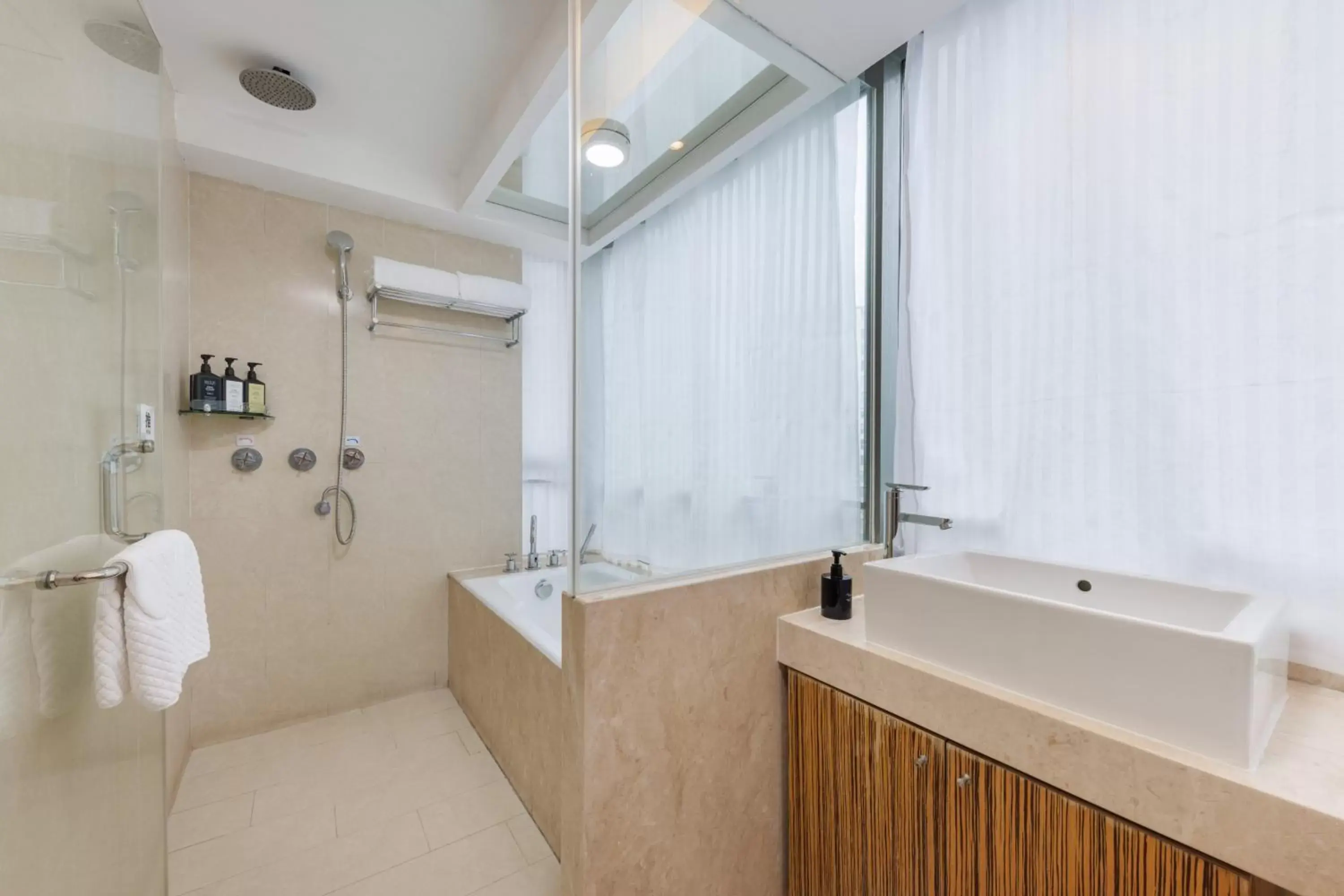 Bathroom in Sunflower Hotel & Residence, Shenzhen