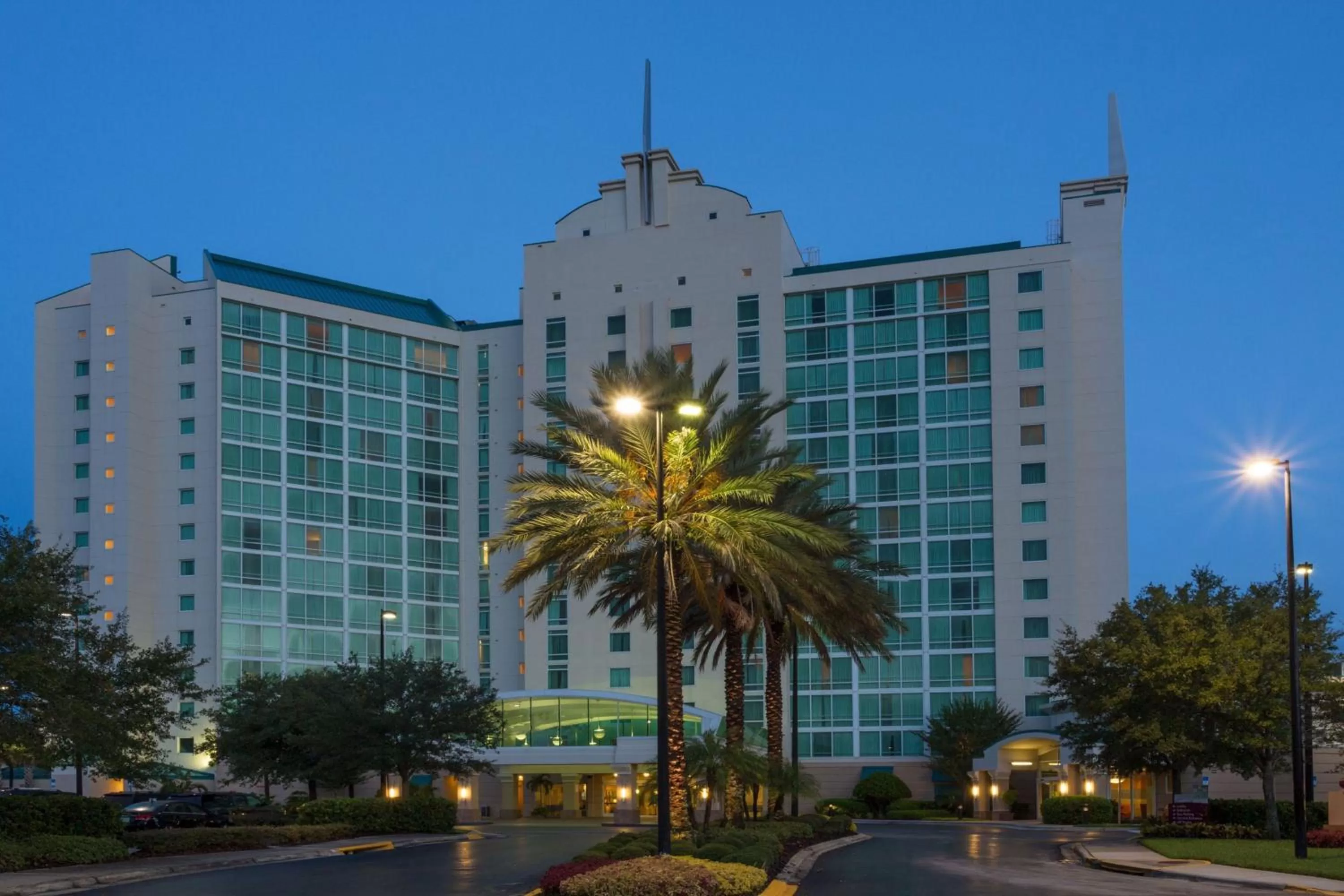 Queen Room with Two Queen Beds and Adapted Tub - Mobility Accessible in Hotel Kinetic Orlando Universal Blvd