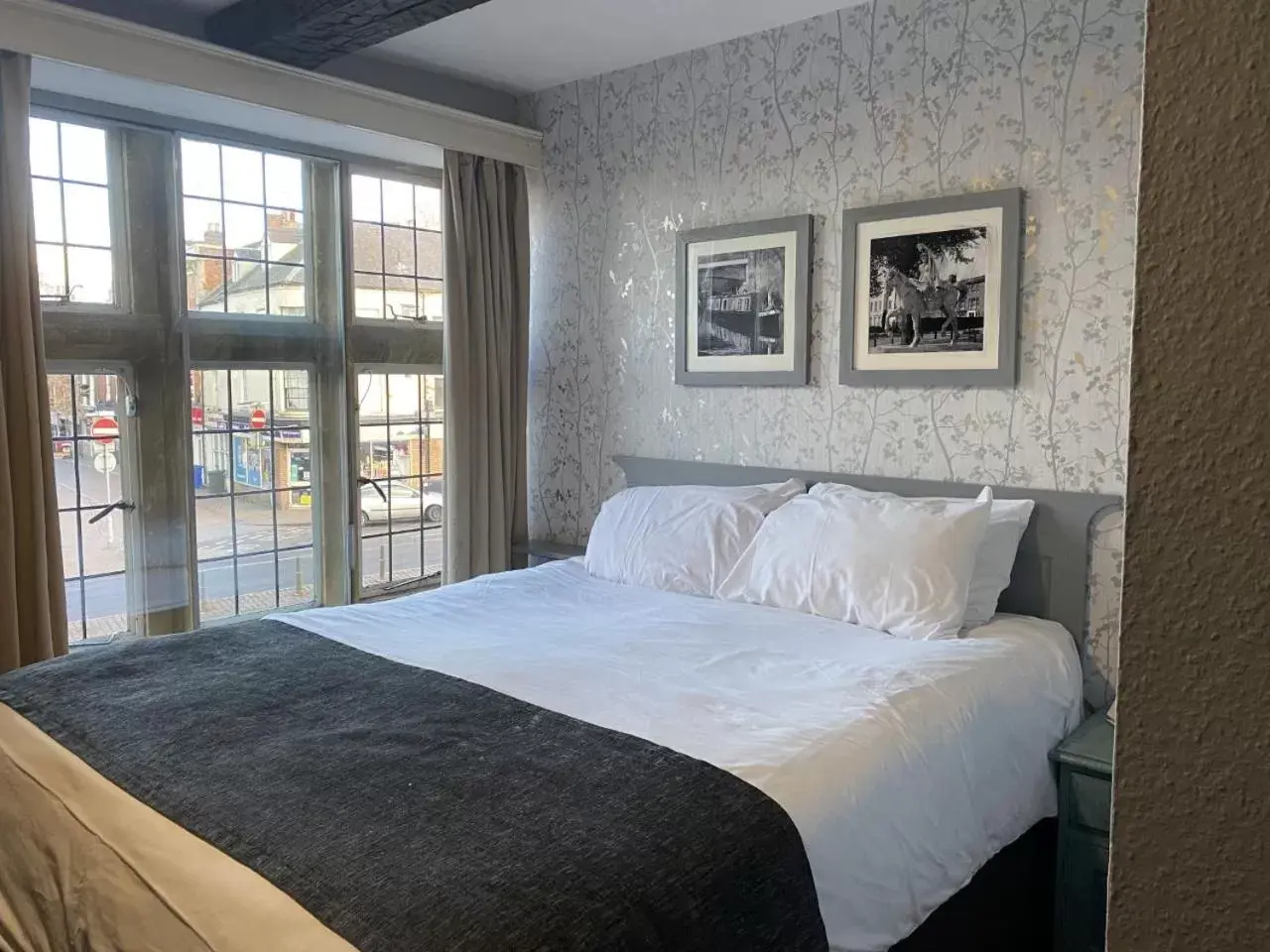 Bed in Cromwell Lodge Hotel by Greene King Inns