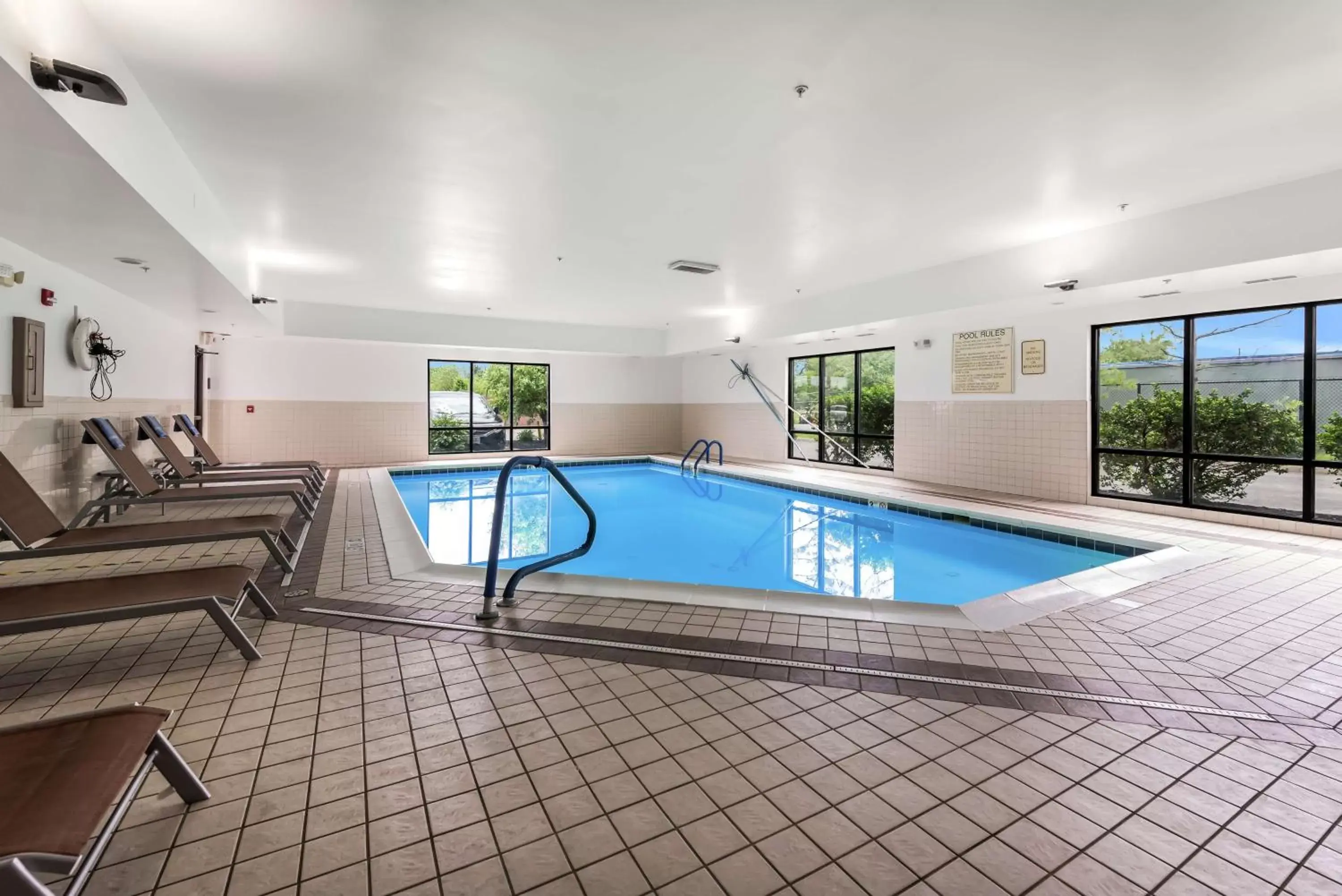 Pool view in Hampton Inn Columbus I-70E/Hamilton Road Pool view in Hampton Inn Columbus I-70E/Hamilton Road