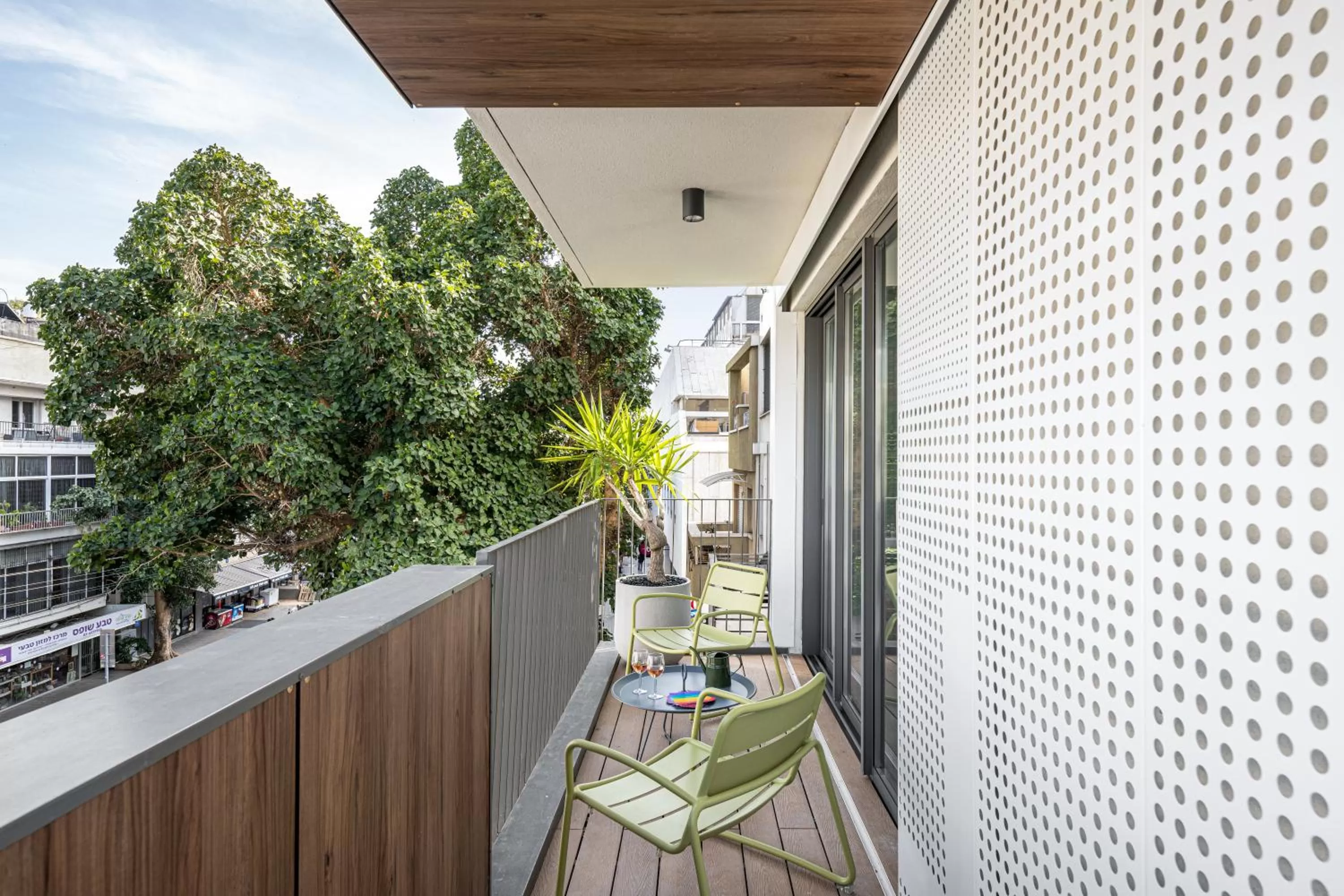 Day in Mate GEORGE - By HOMY