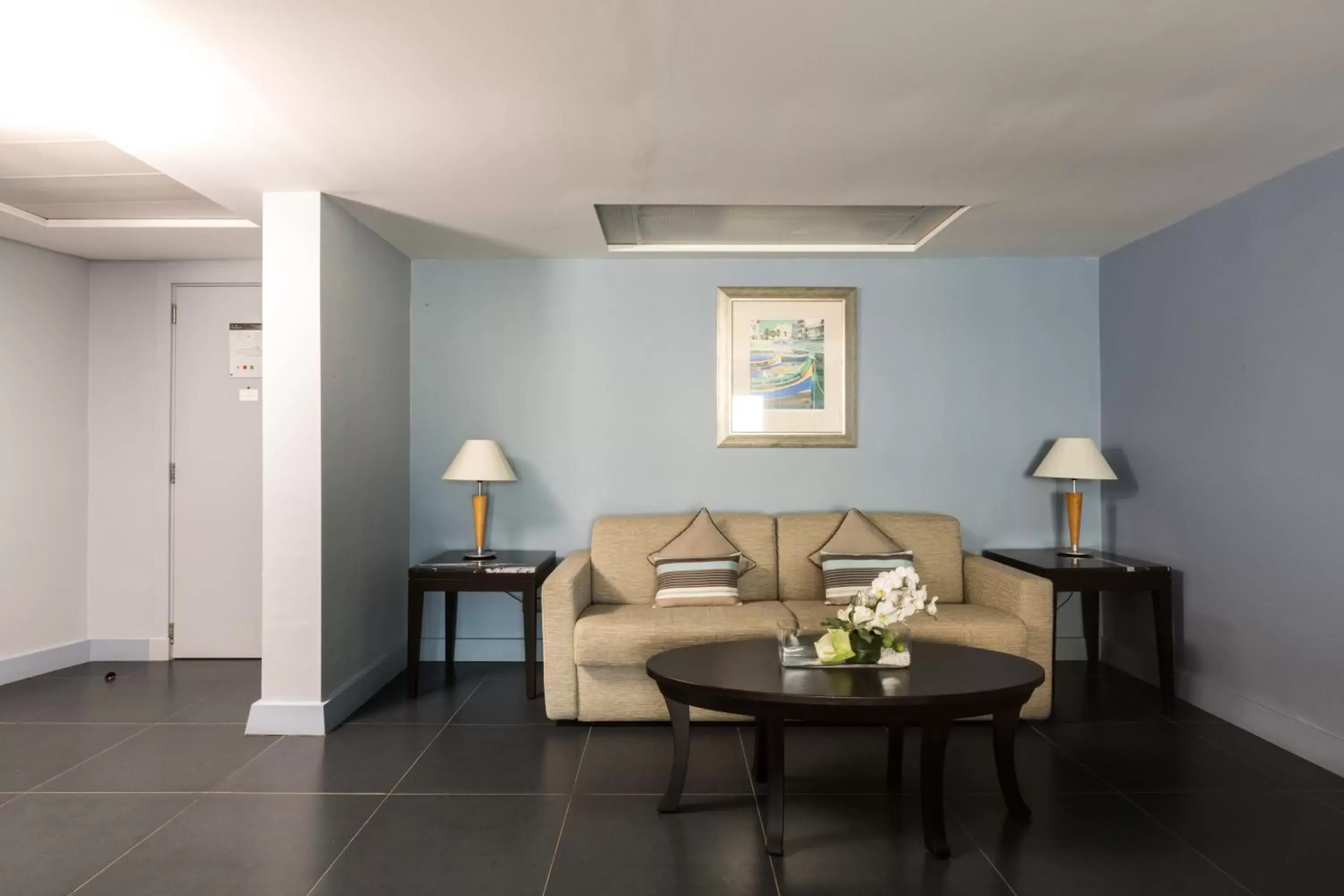 Living room, Seating Area in InterContinental Malta, an IHG Hotel