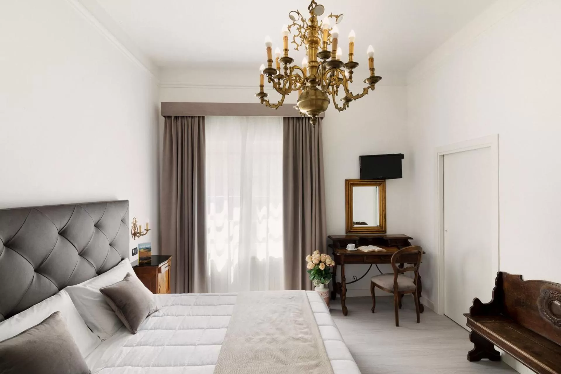 Coffee/tea facilities, Bed in Hotel Berna