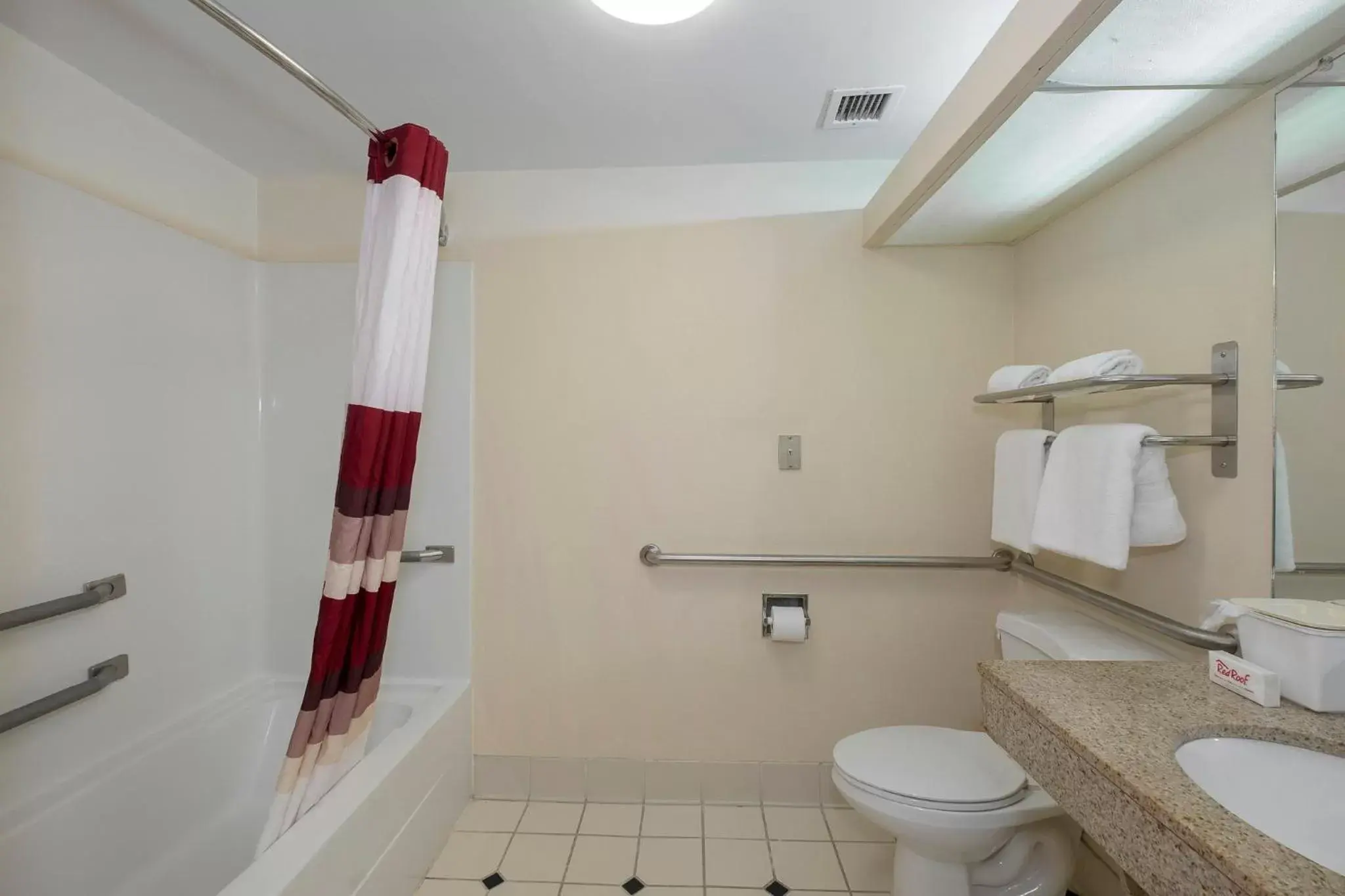 Bathroom in Red Roof Inn & Suites Newnan