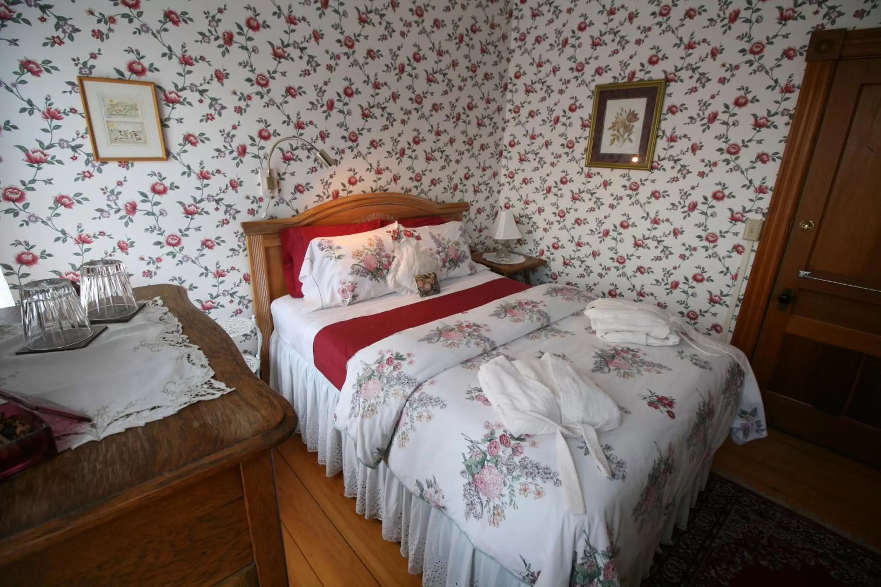 Queen Room in The Governor's Inn