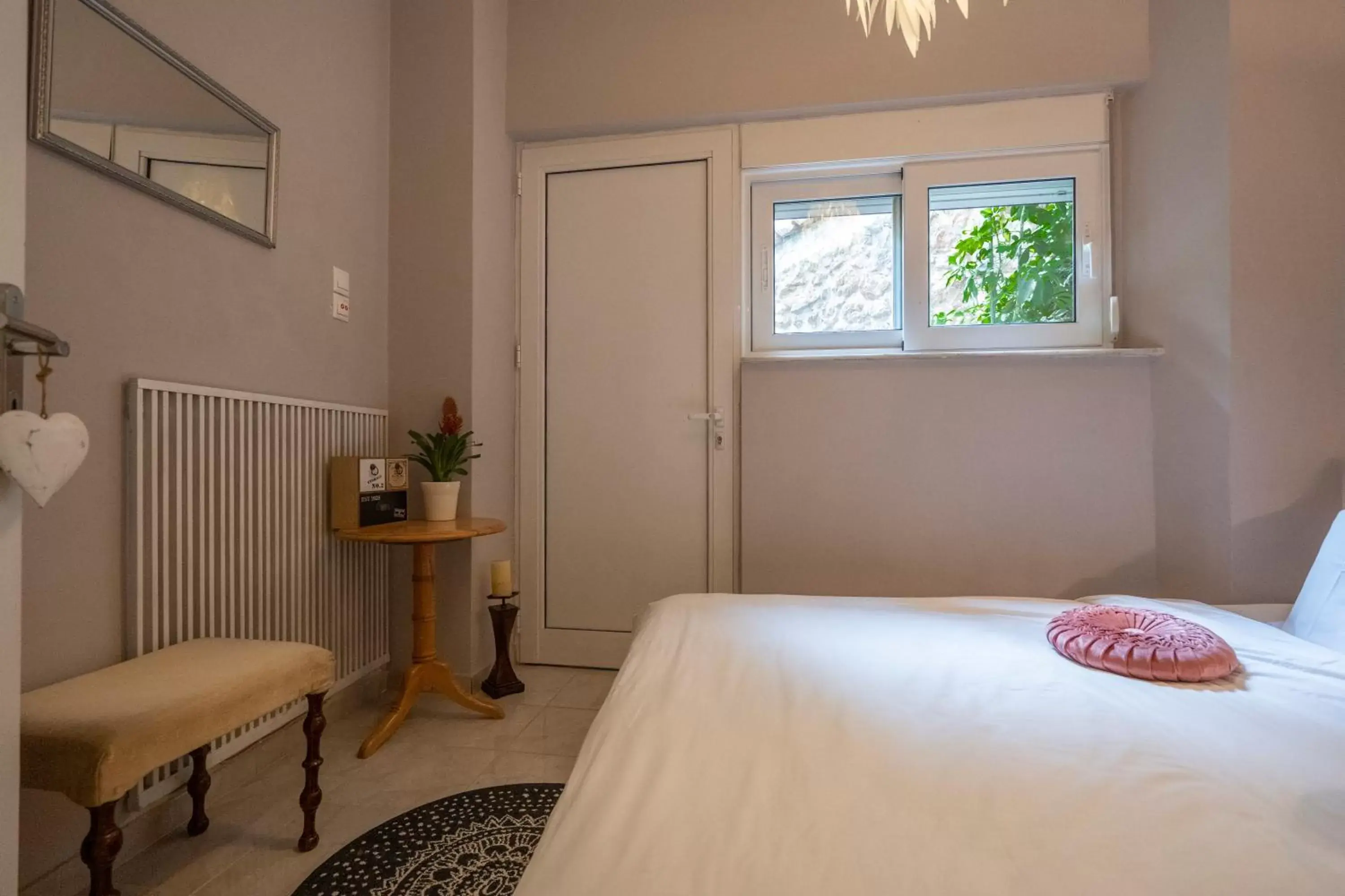Bedroom, Bed in Lamda Vintage Appartment