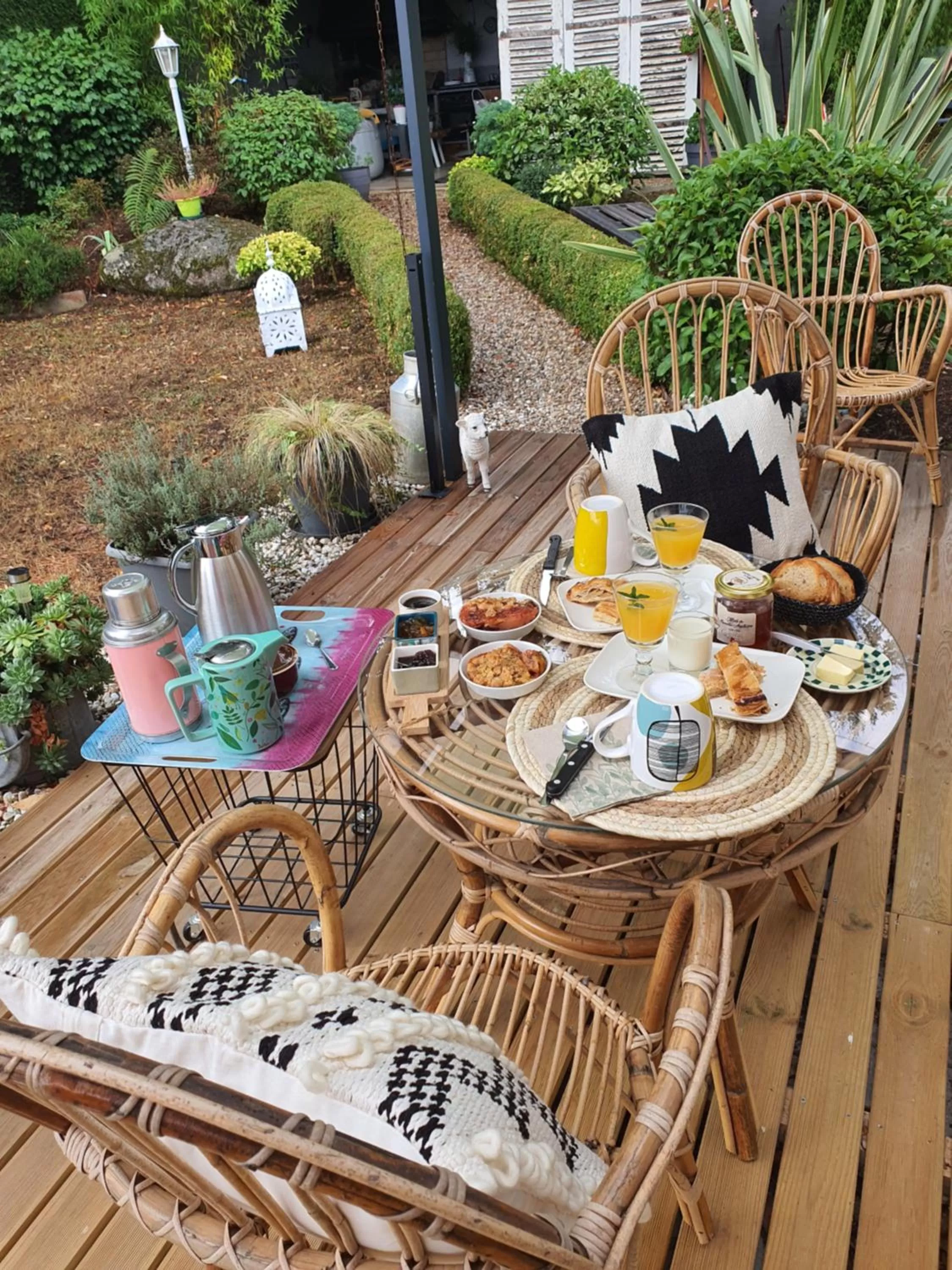Patio in A l'Ecole Buissonnière, chambre d'hôtes en Sidobre