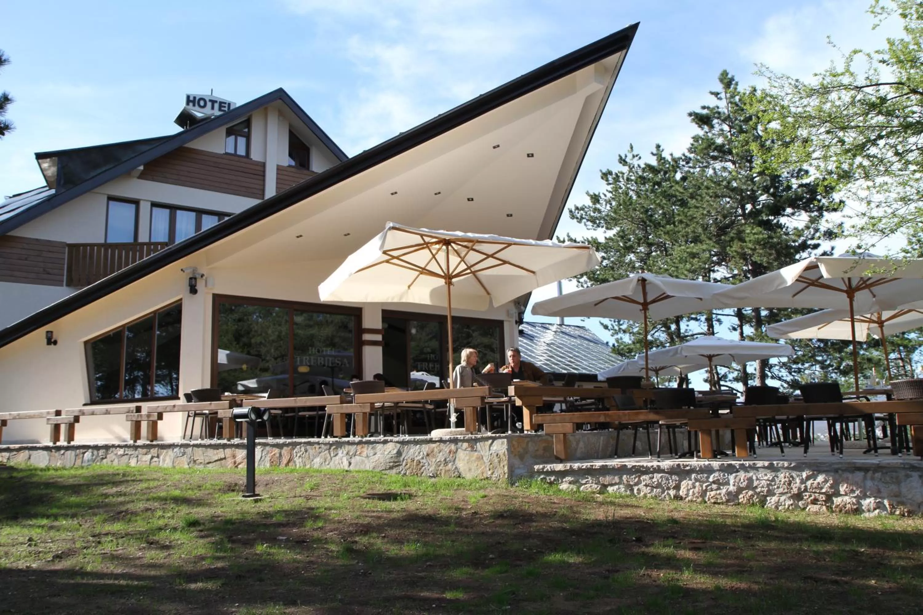 Facade/entrance in Hotel Trebjesa