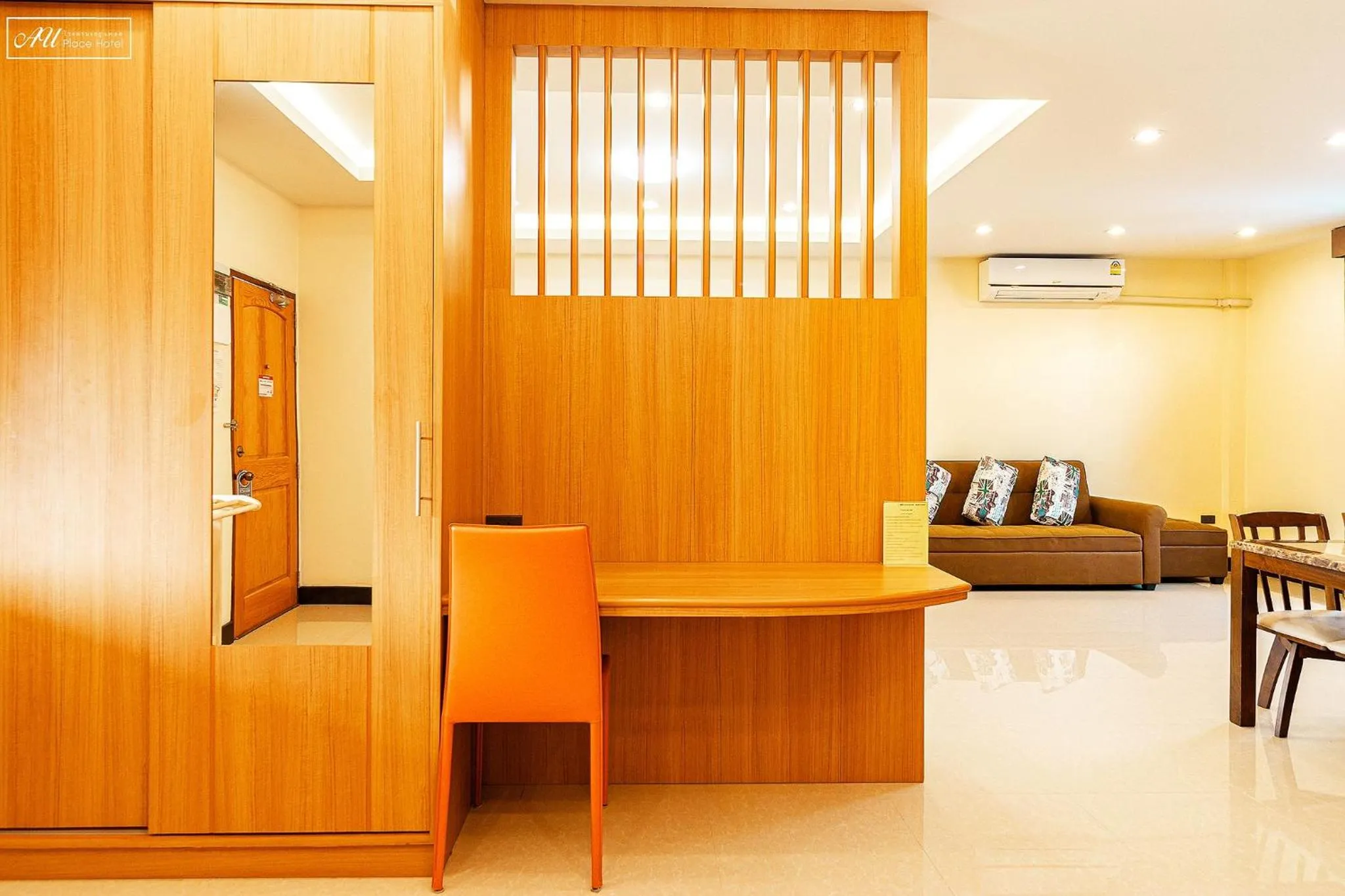 Dining area in AU Place Hotel