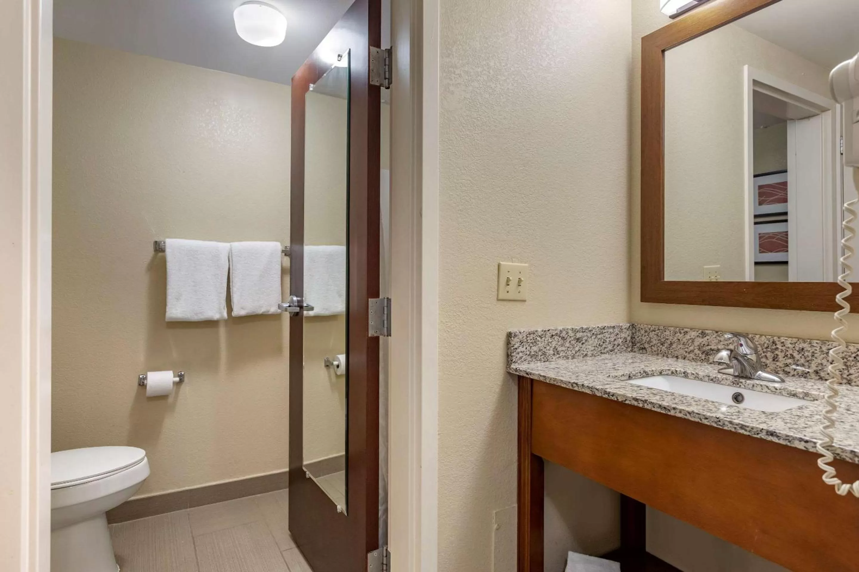 Bathroom in Comfort Inn Warren - Detroit North
