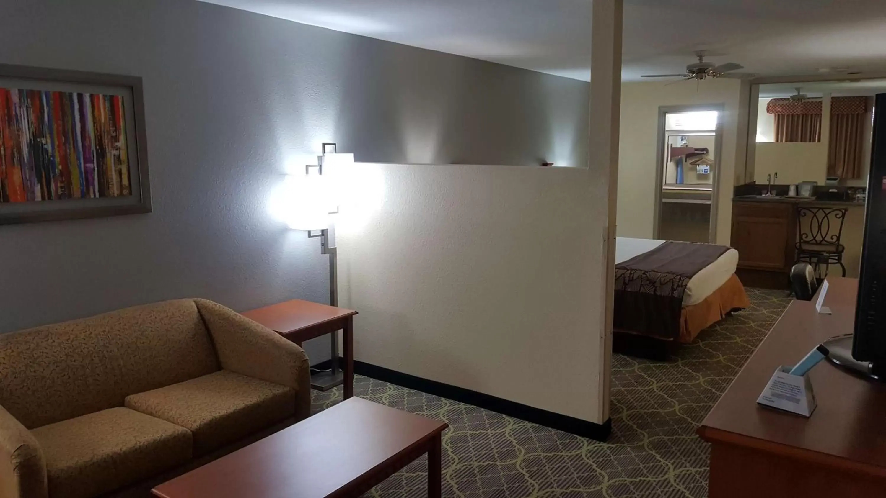 Photo of the whole room, Seating Area in Best Western Jacksonville Inn