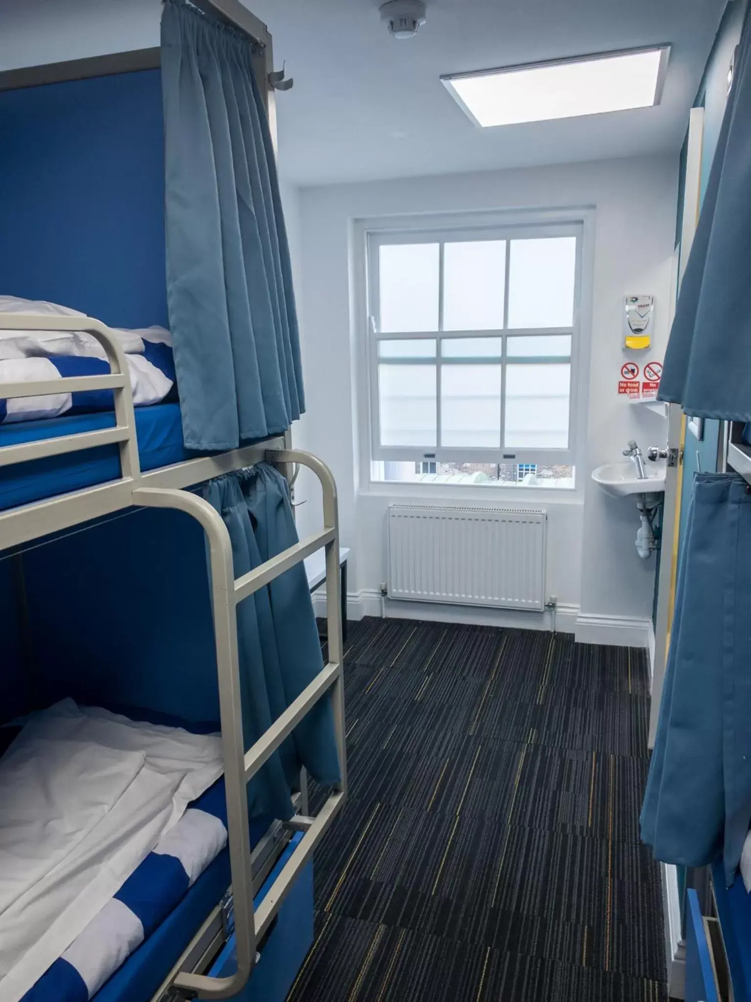 bunk bed in Smart Russell Square Hostel